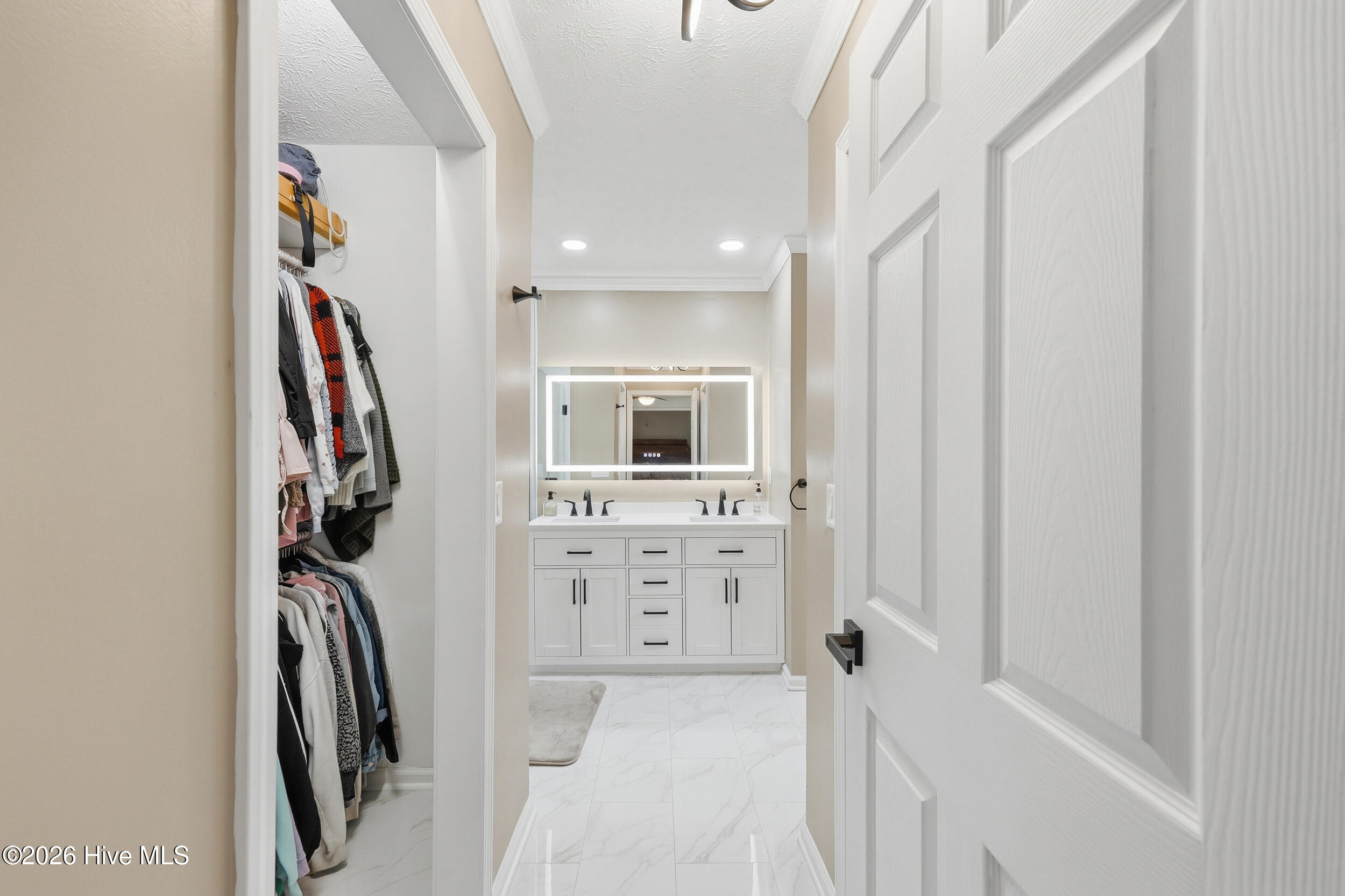 100565062 | Photo 23