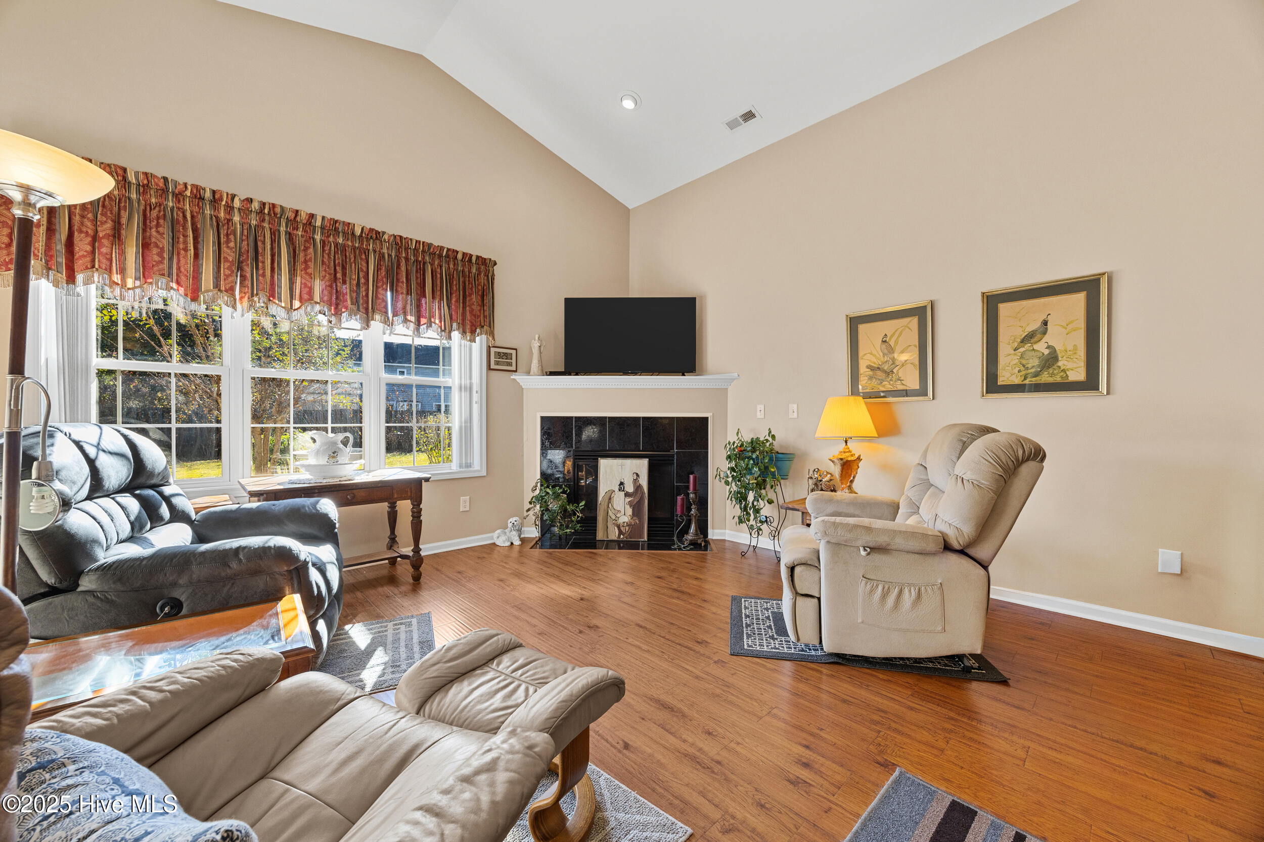 100541714 | Photo 22