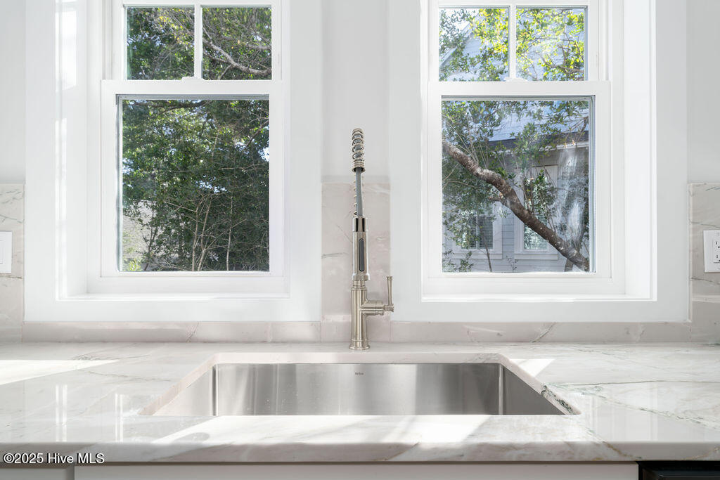 100564686 | Photo 11