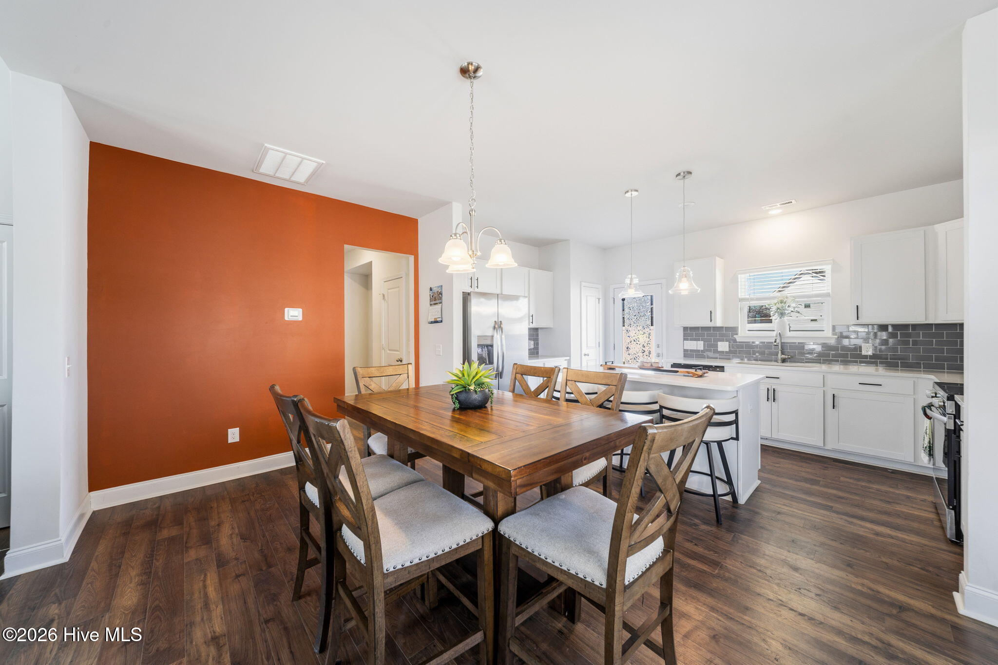 100566000 | Photo 12