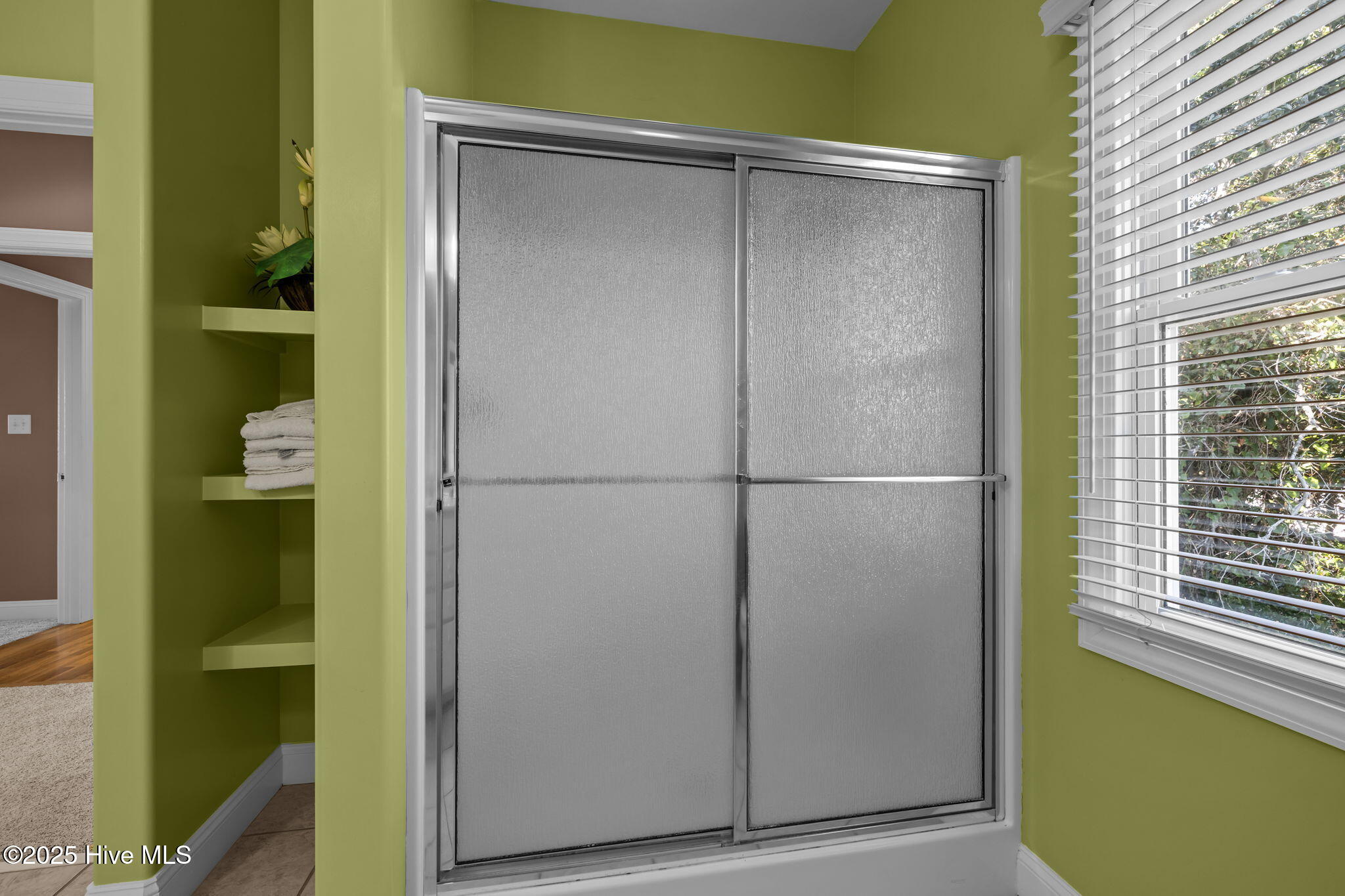 100531383 | Photo 35