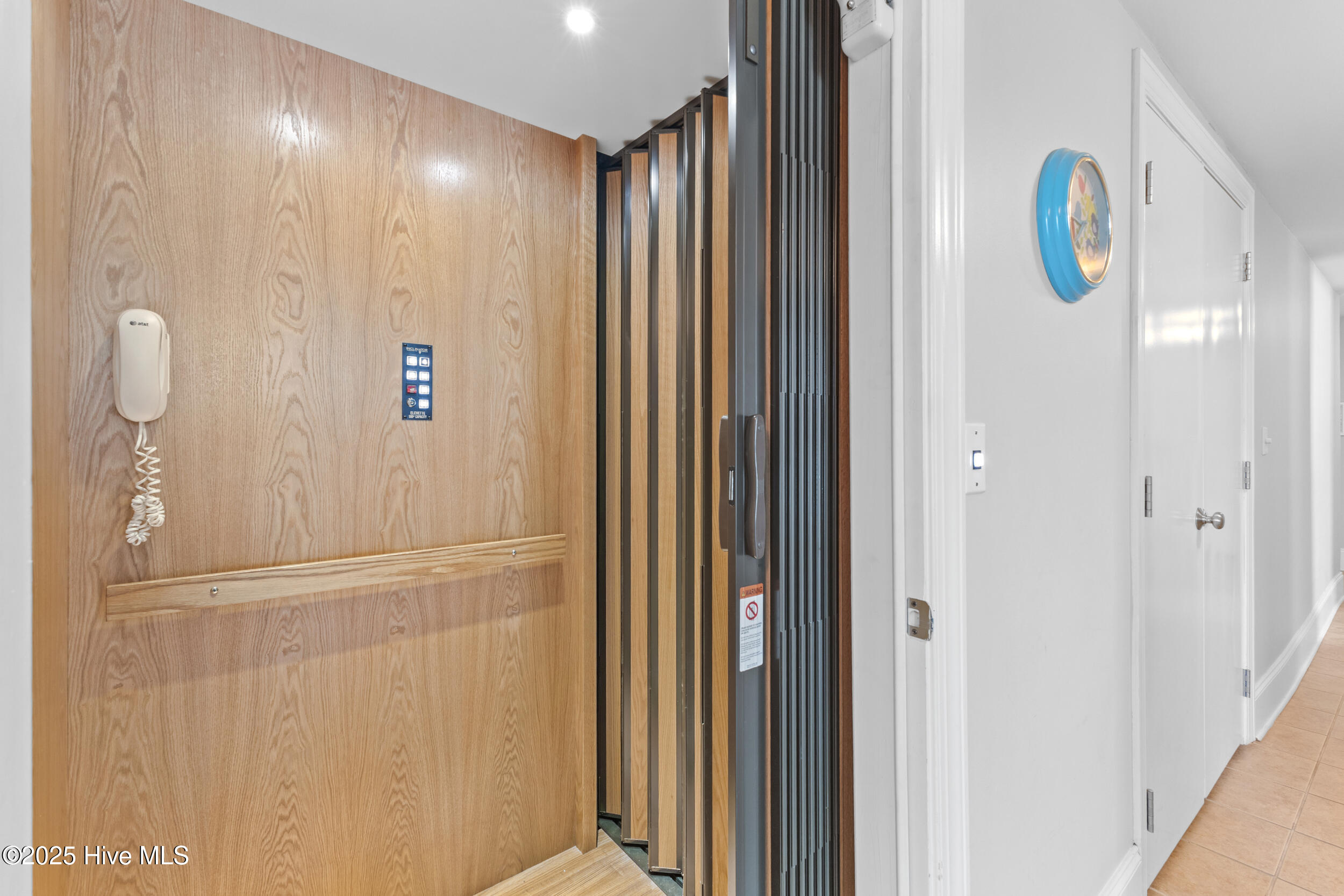 100506404 | Photo 41