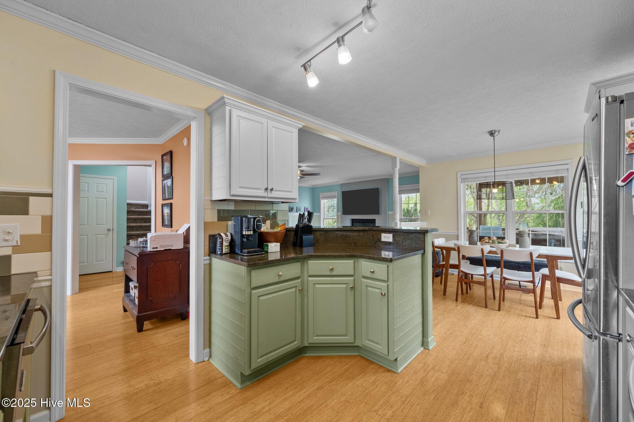 100548060 | Photo 12