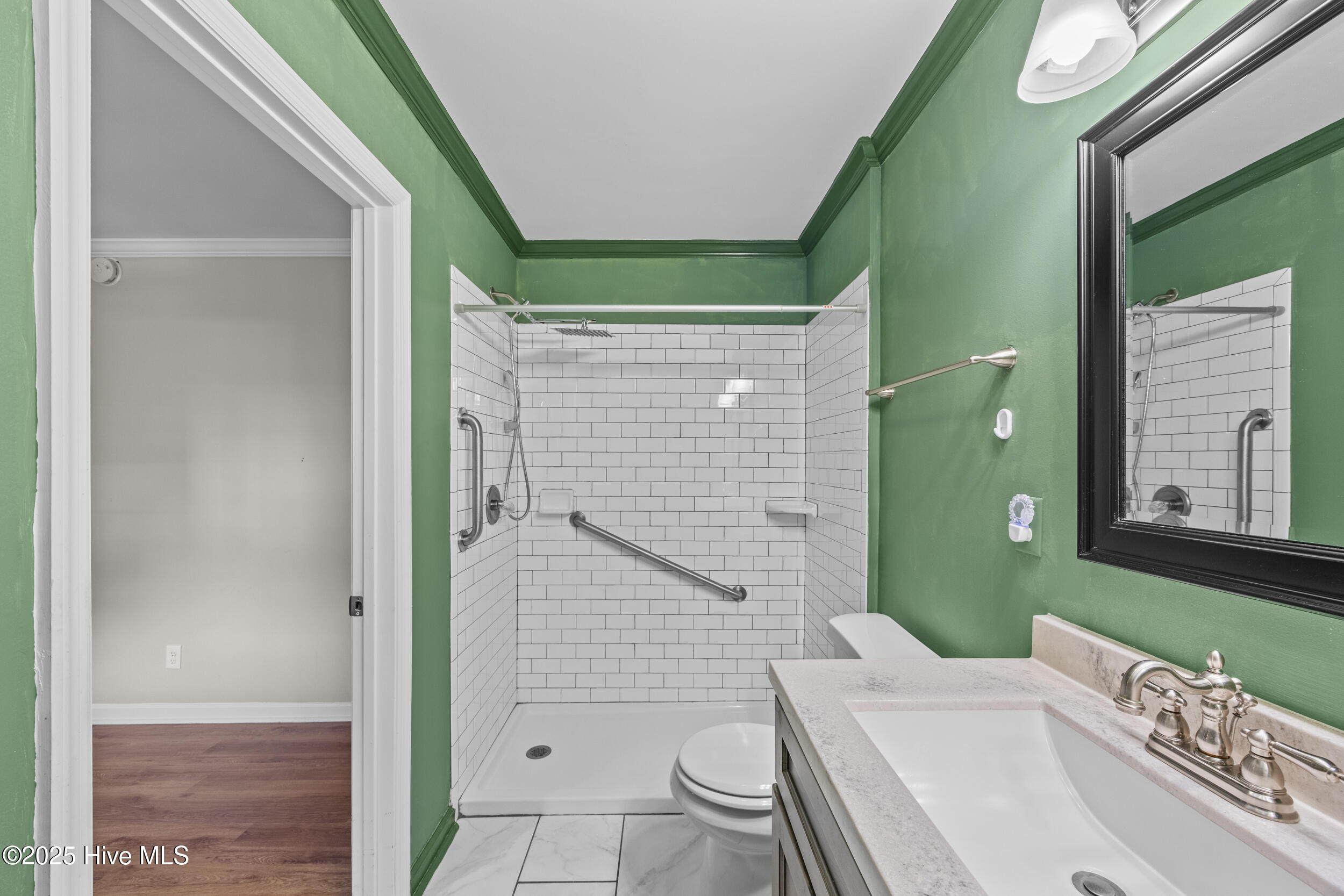 100528550 | Photo 29