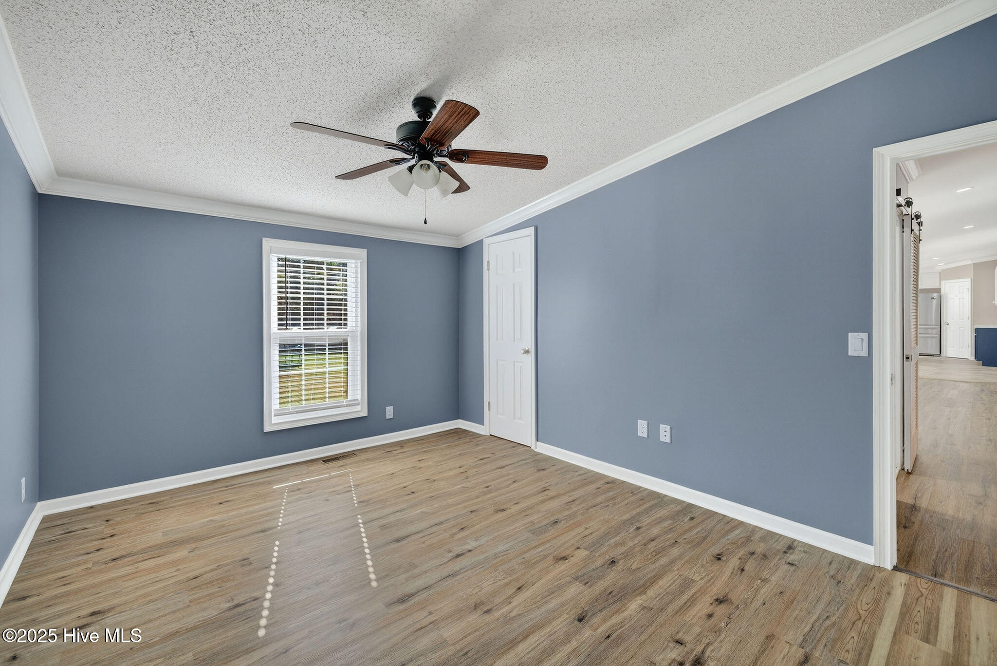 100540799 | Photo 32