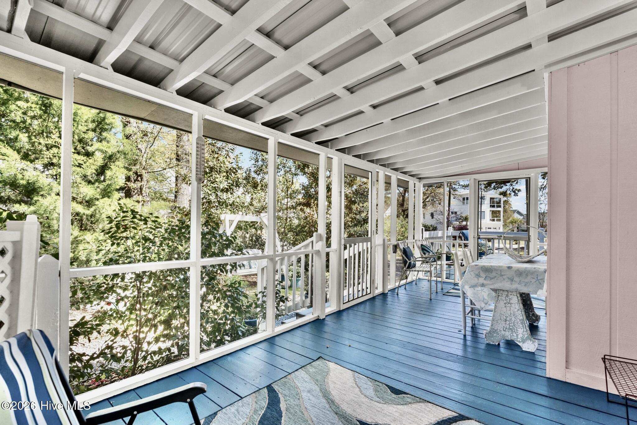 100561830 | Photo 28