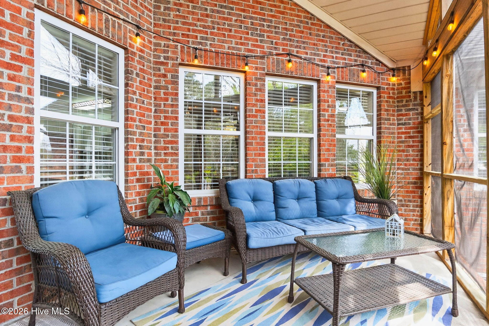 100562589 | Photo 56