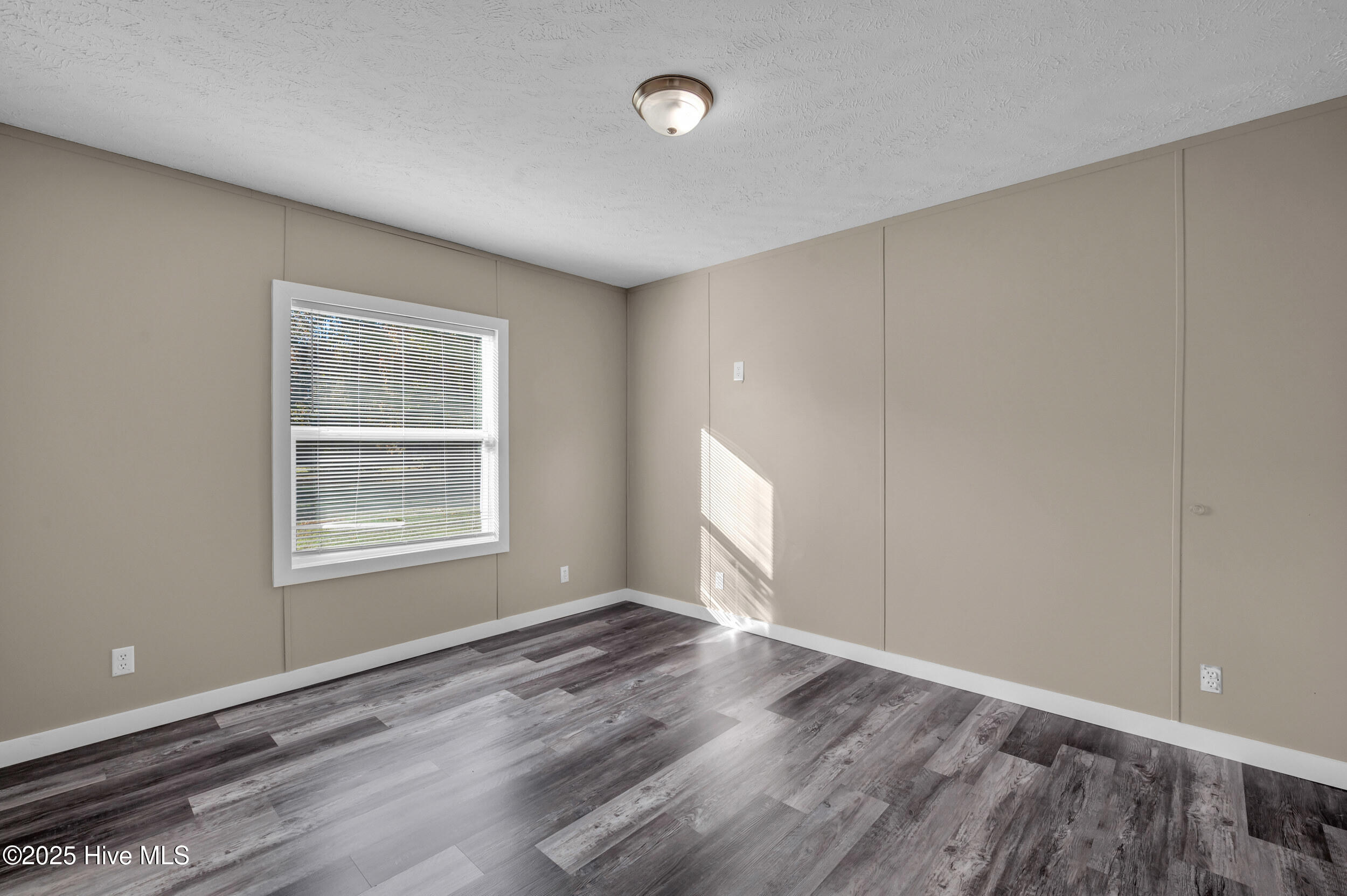 100540708 | Photo 29