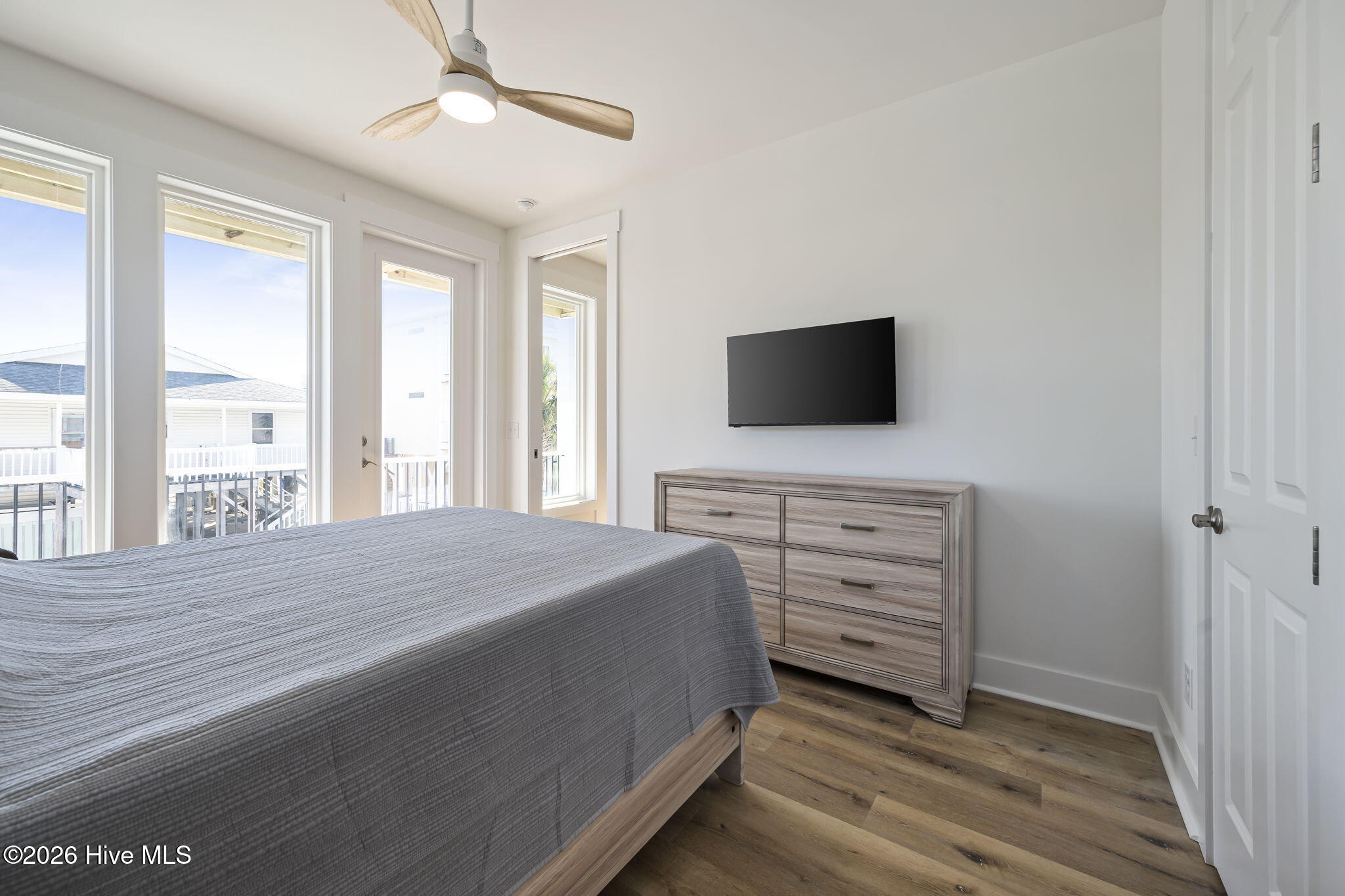 100550572 | Photo 38