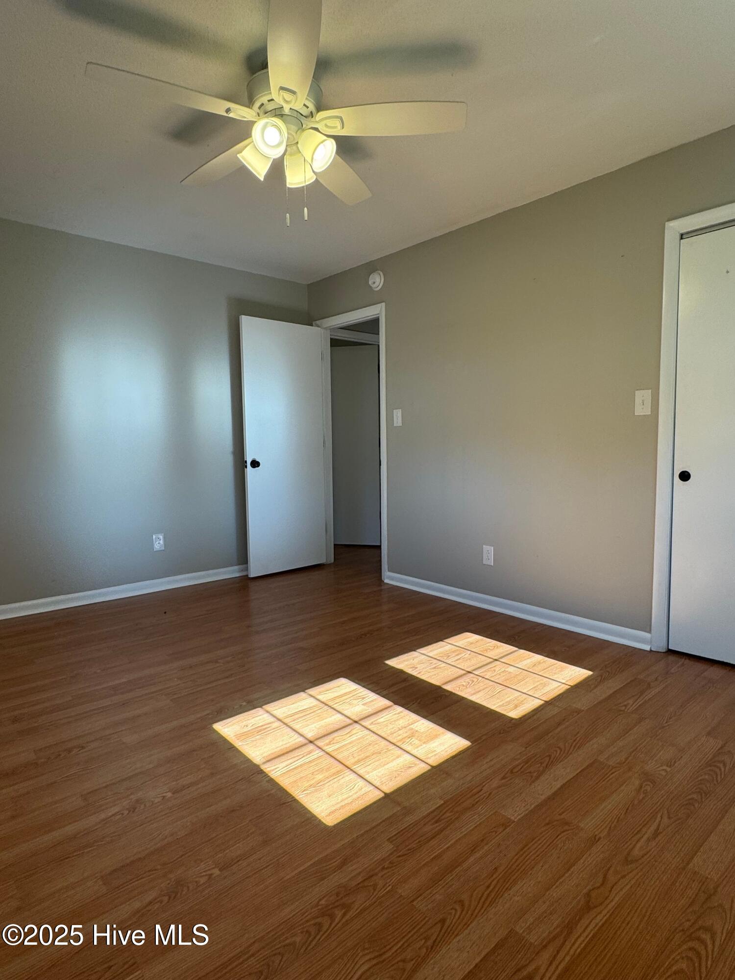 100542072 | Photo 27