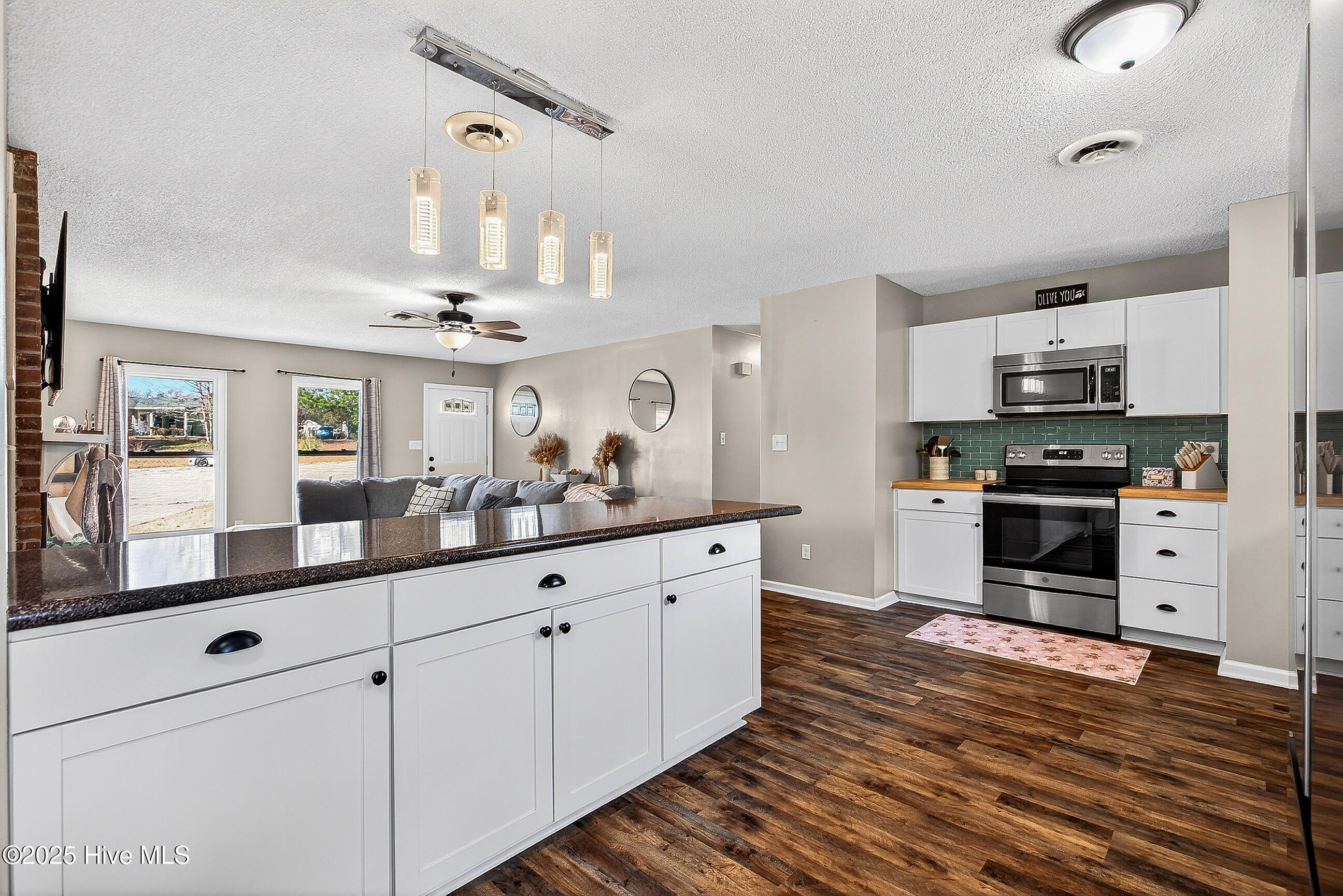 100545052 | Photo 12