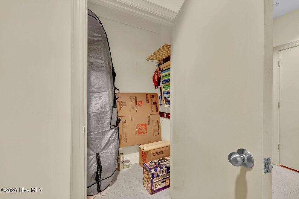 100570367 | Photo 24