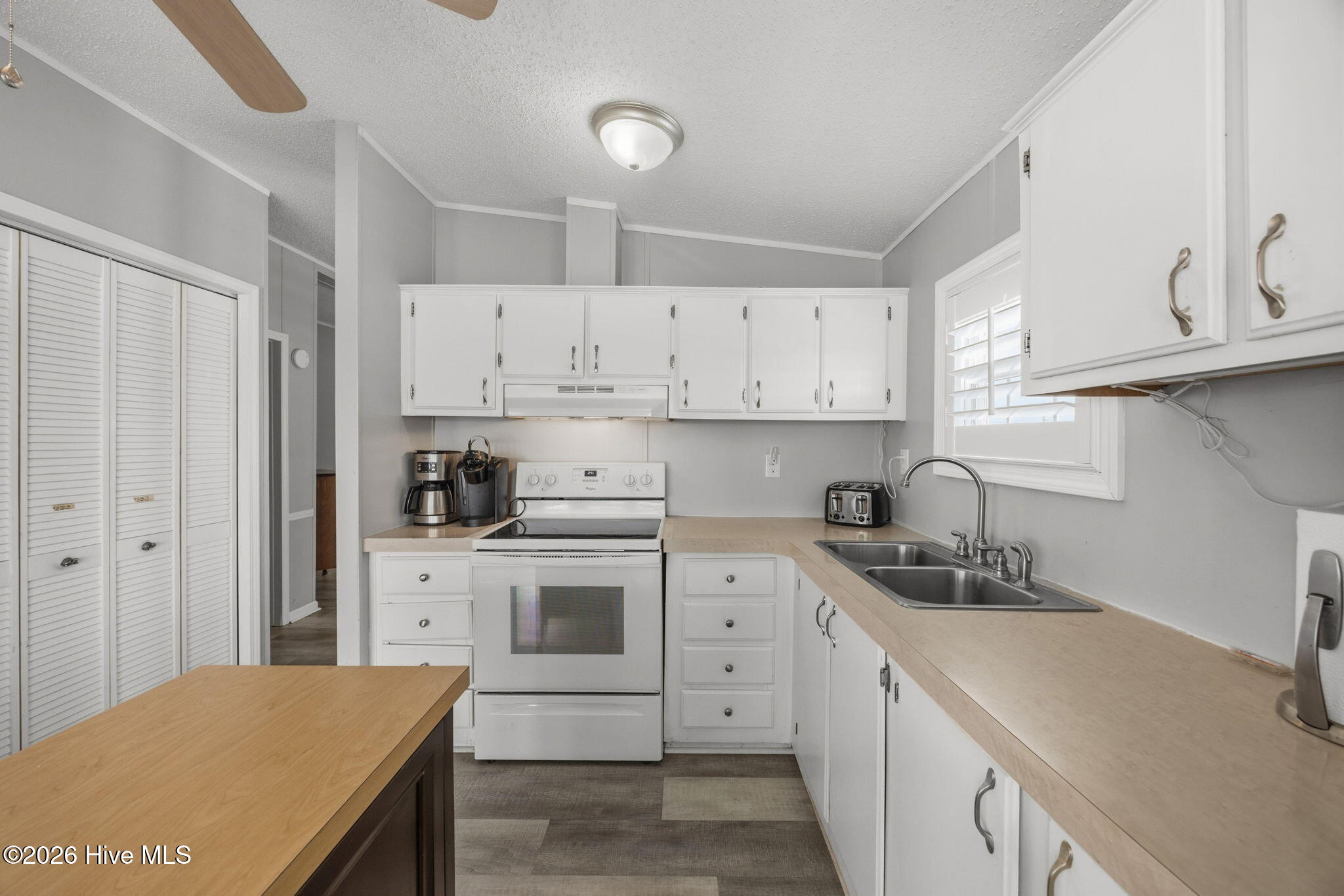 100558073 | Photo 11