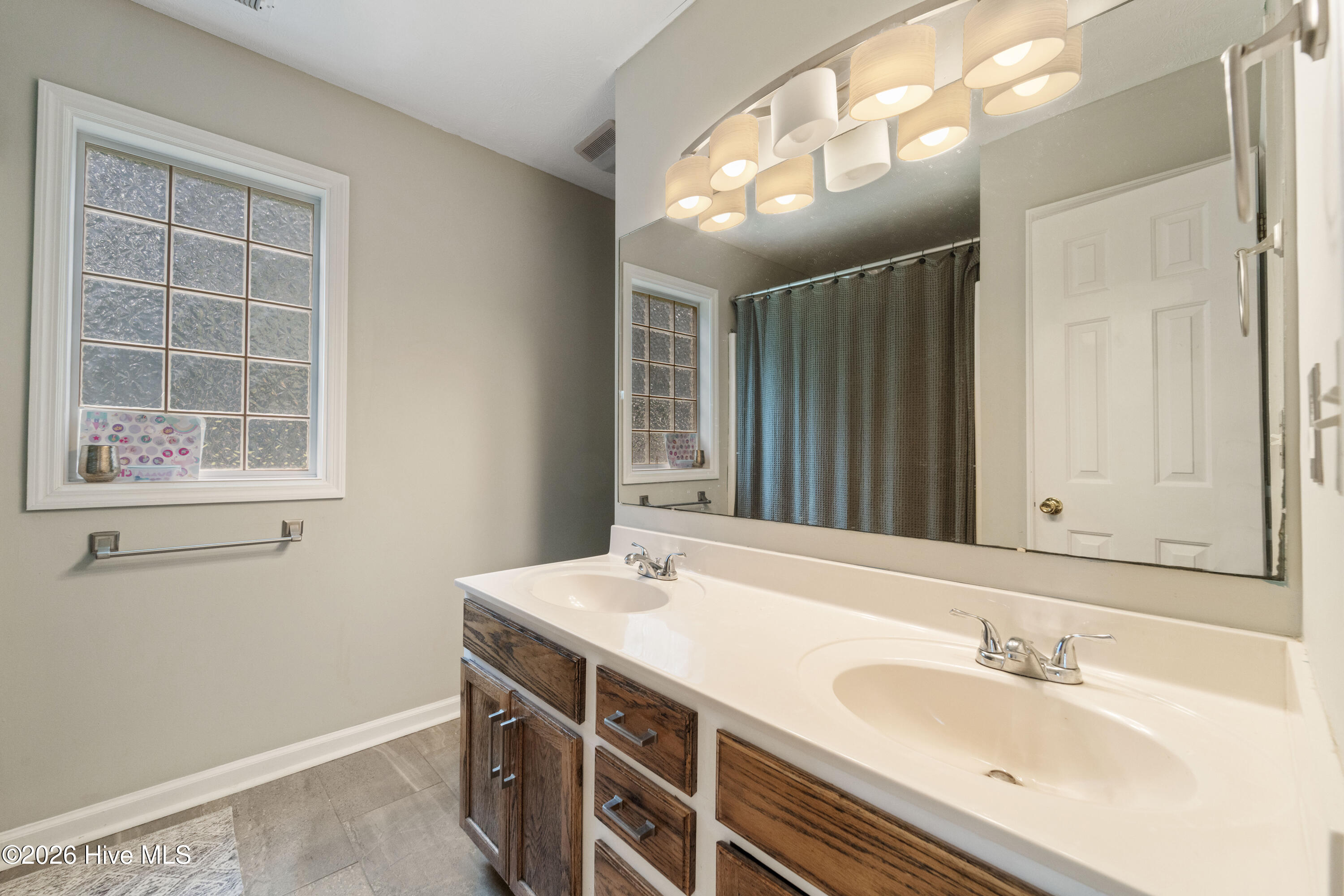 100568896 | Photo 29