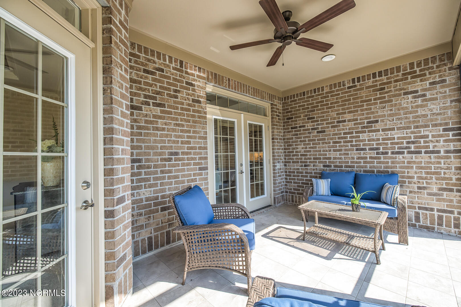 100512925 | Photo 42