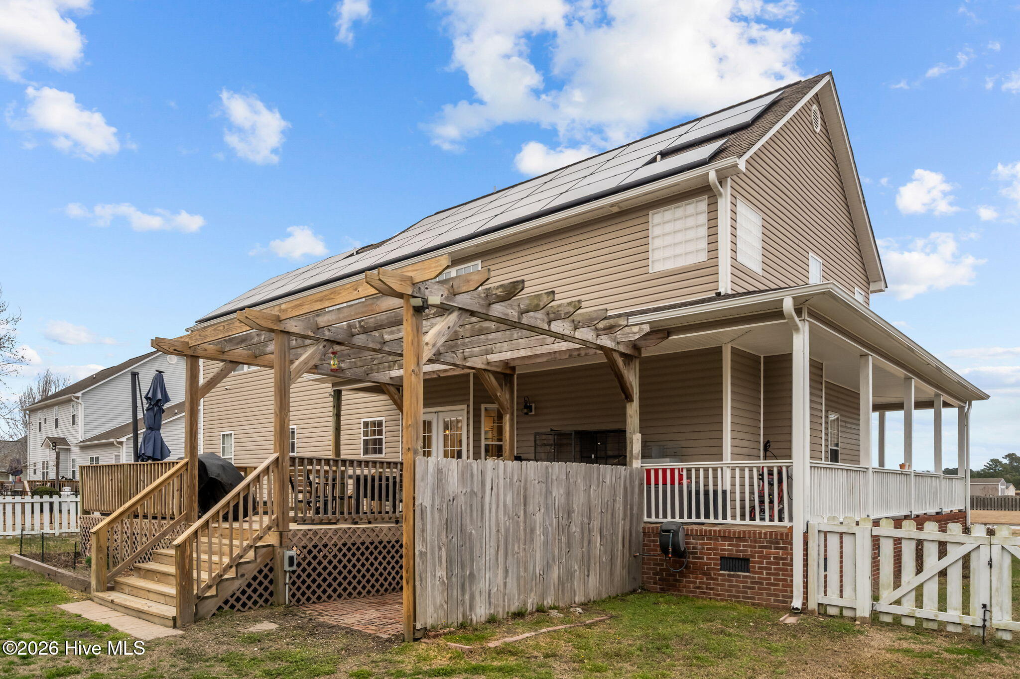 100557668 | Photo 51