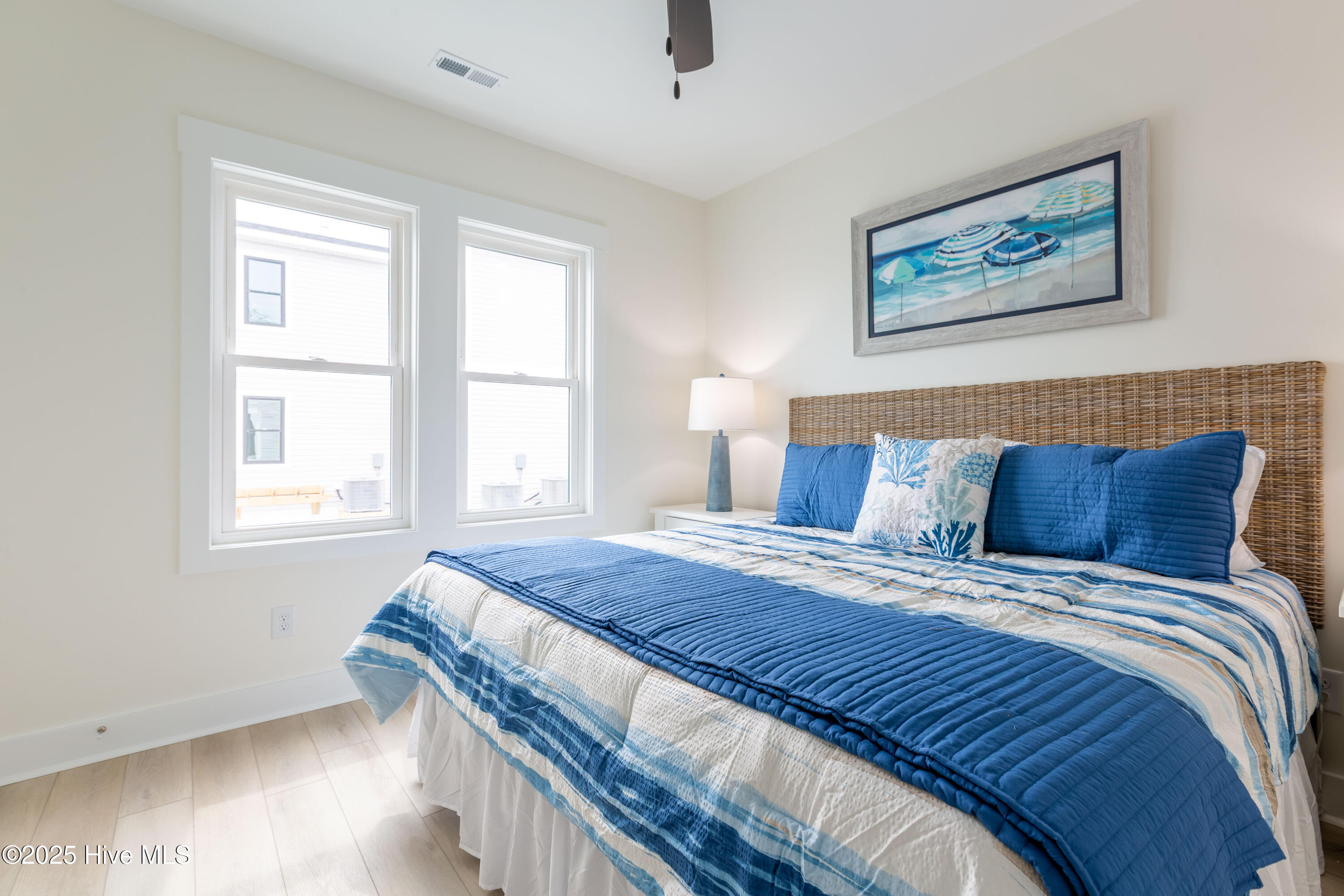 100553221 | Photo 32