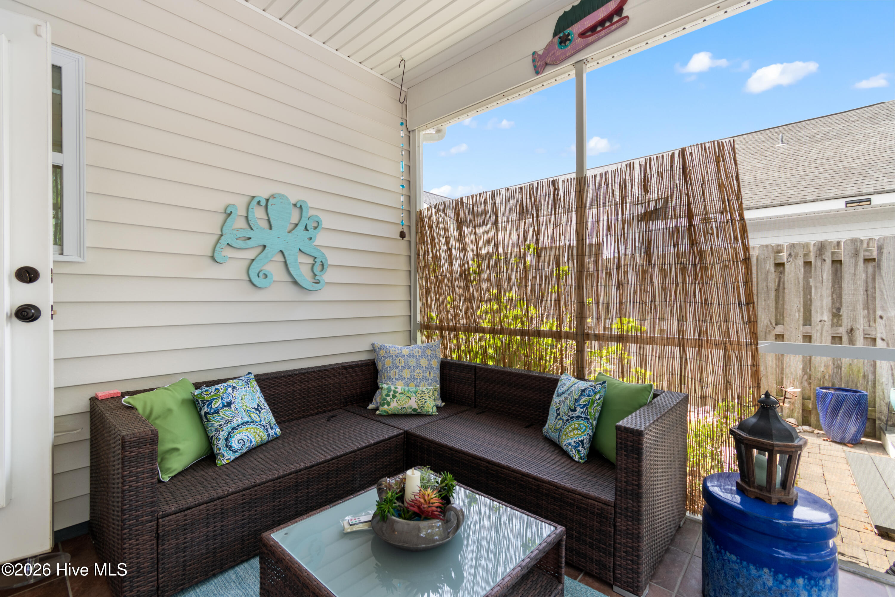 100566075 | Photo 50