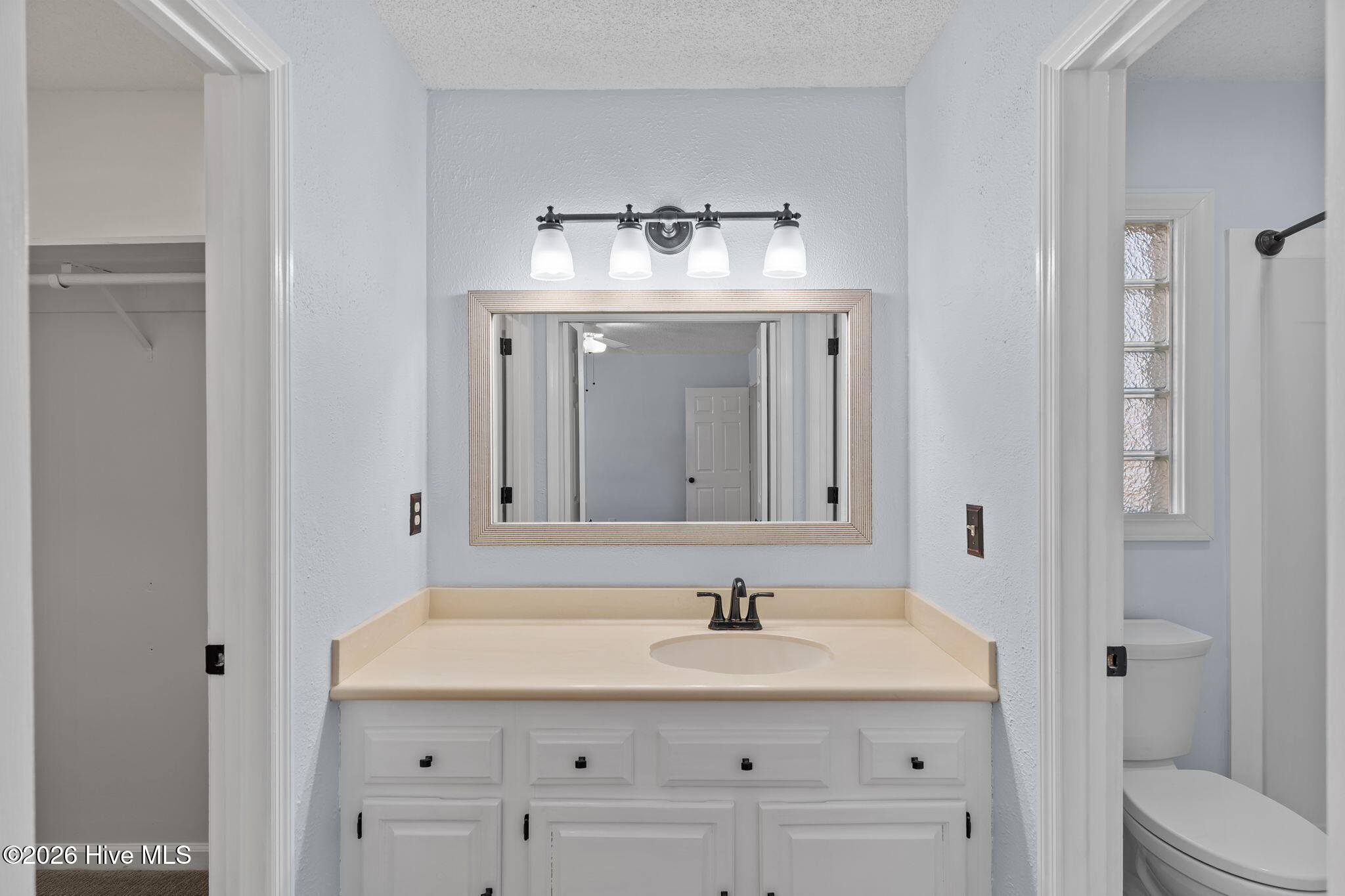 100556740 | Photo 24