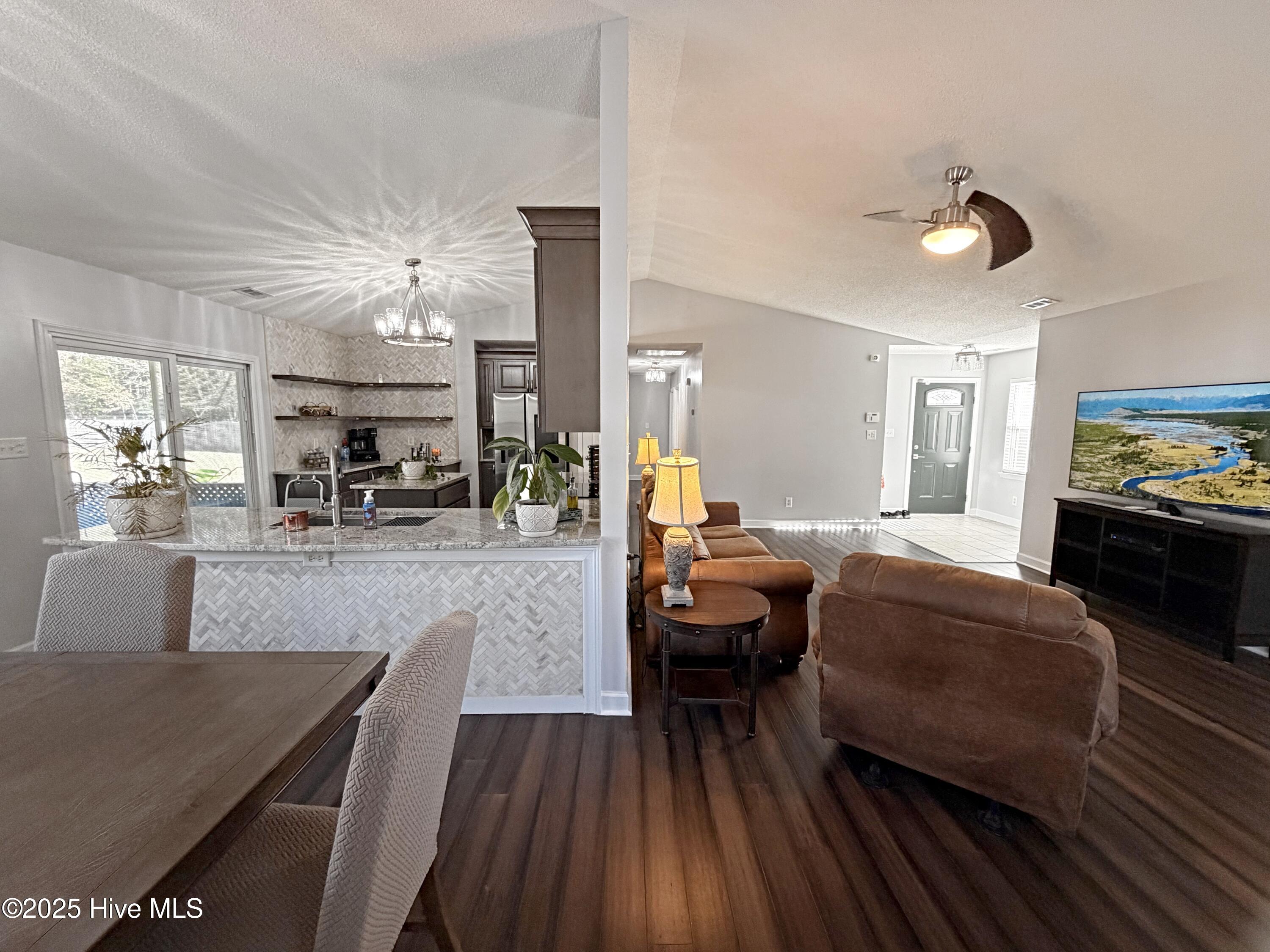 100546247 | Photo 14