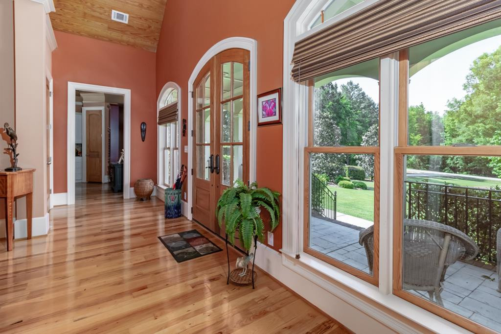Entry / Foyer