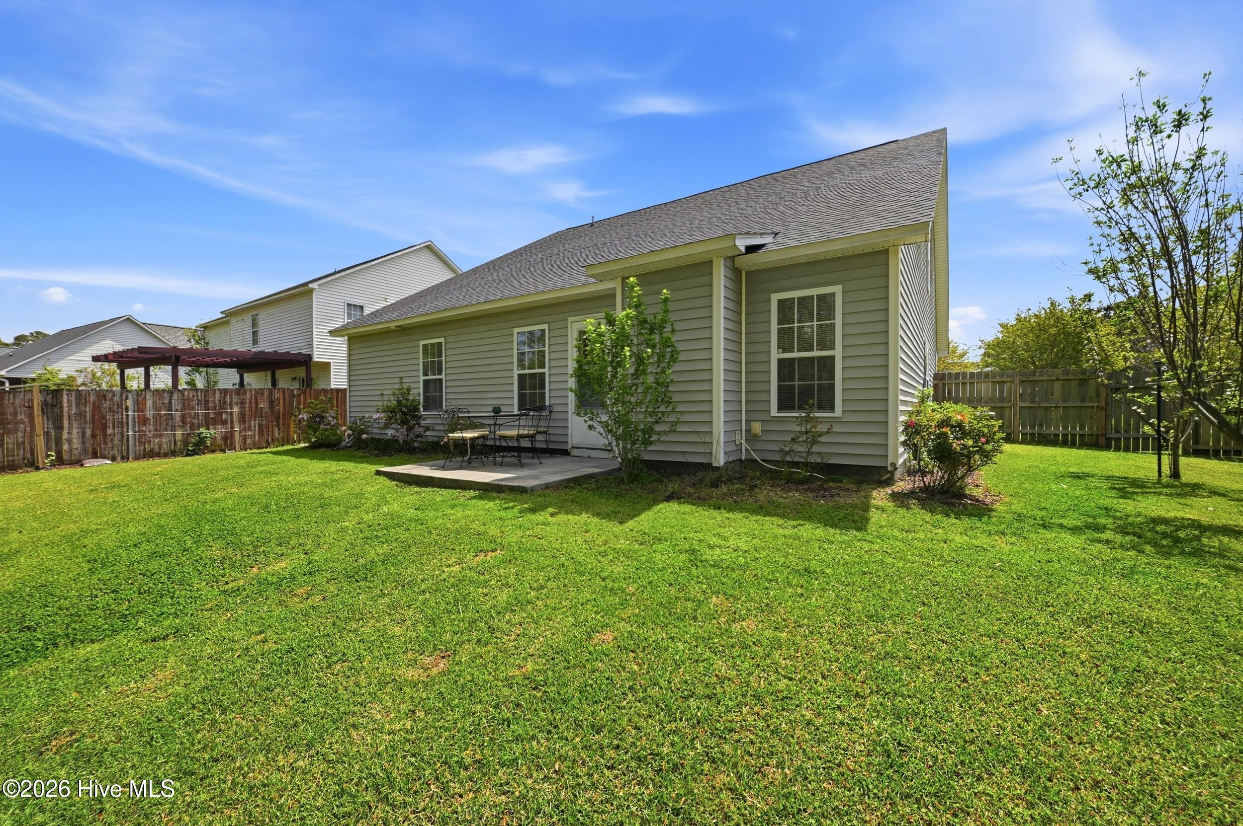 100566143 | Photo 35