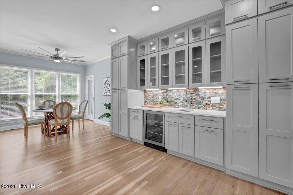 100569343 | Photo 13