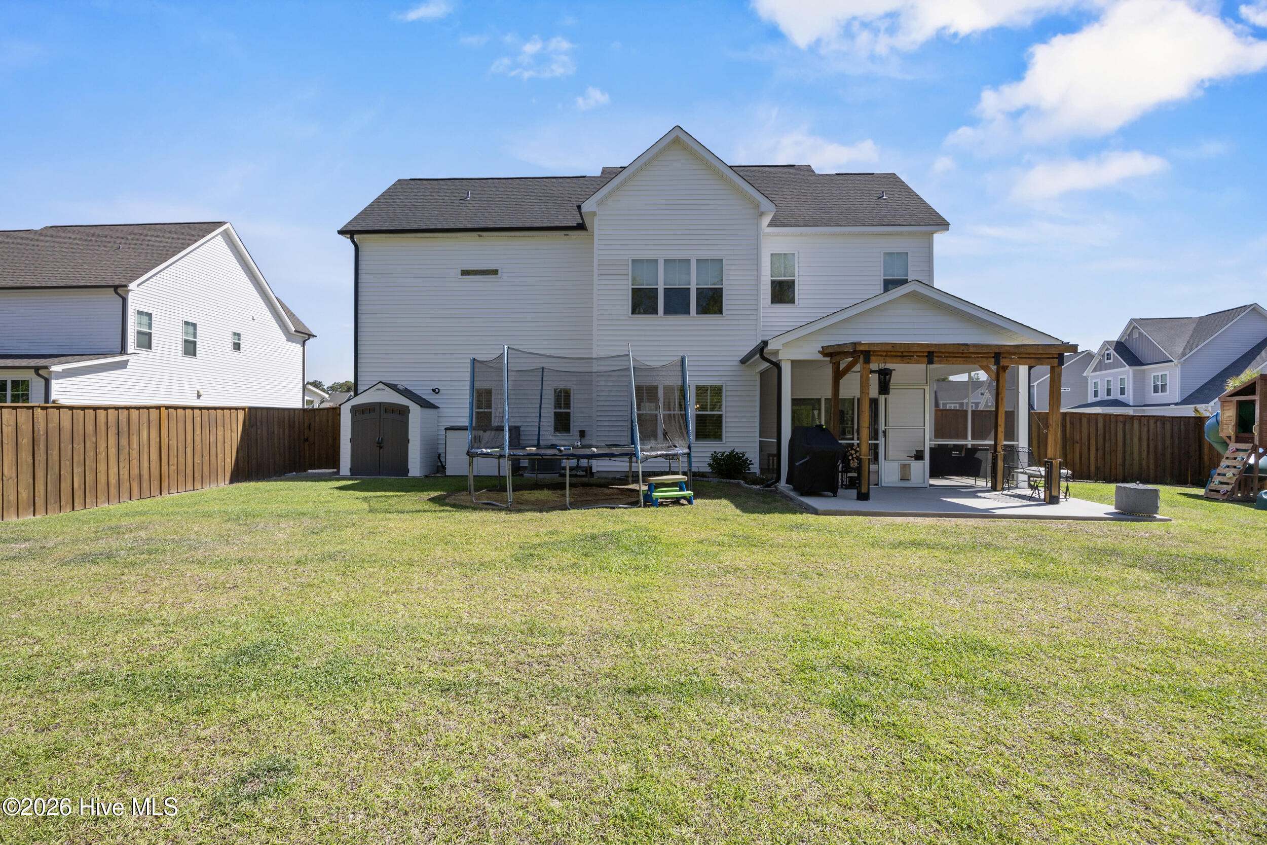 100570298 | Photo 46