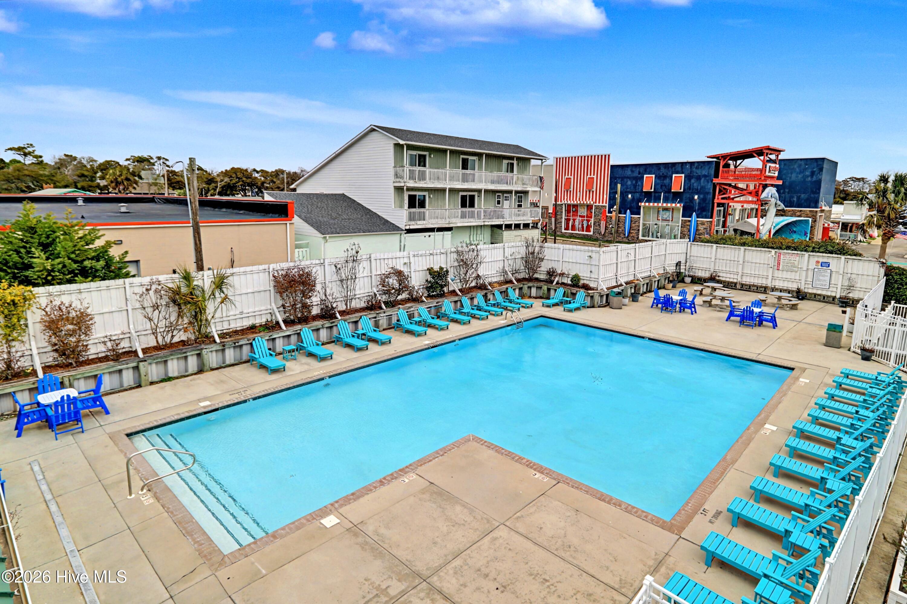 100561250 | Photo 28