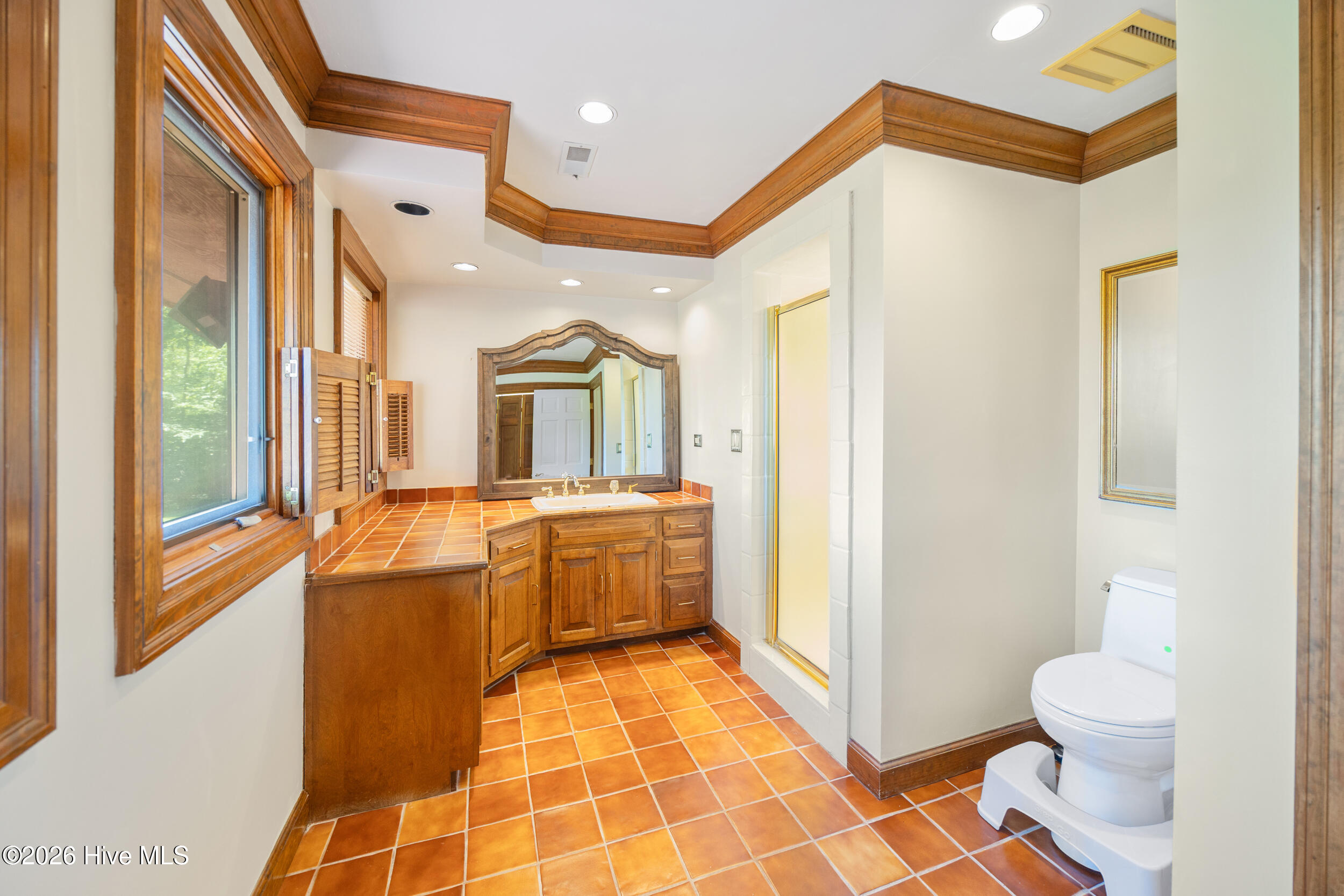 037 ccd 260504 2nd flr full bath 2