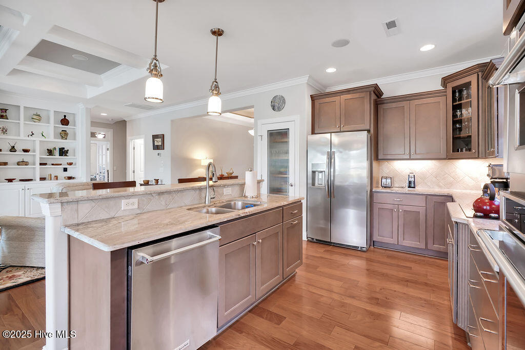 100534763 | Photo 18