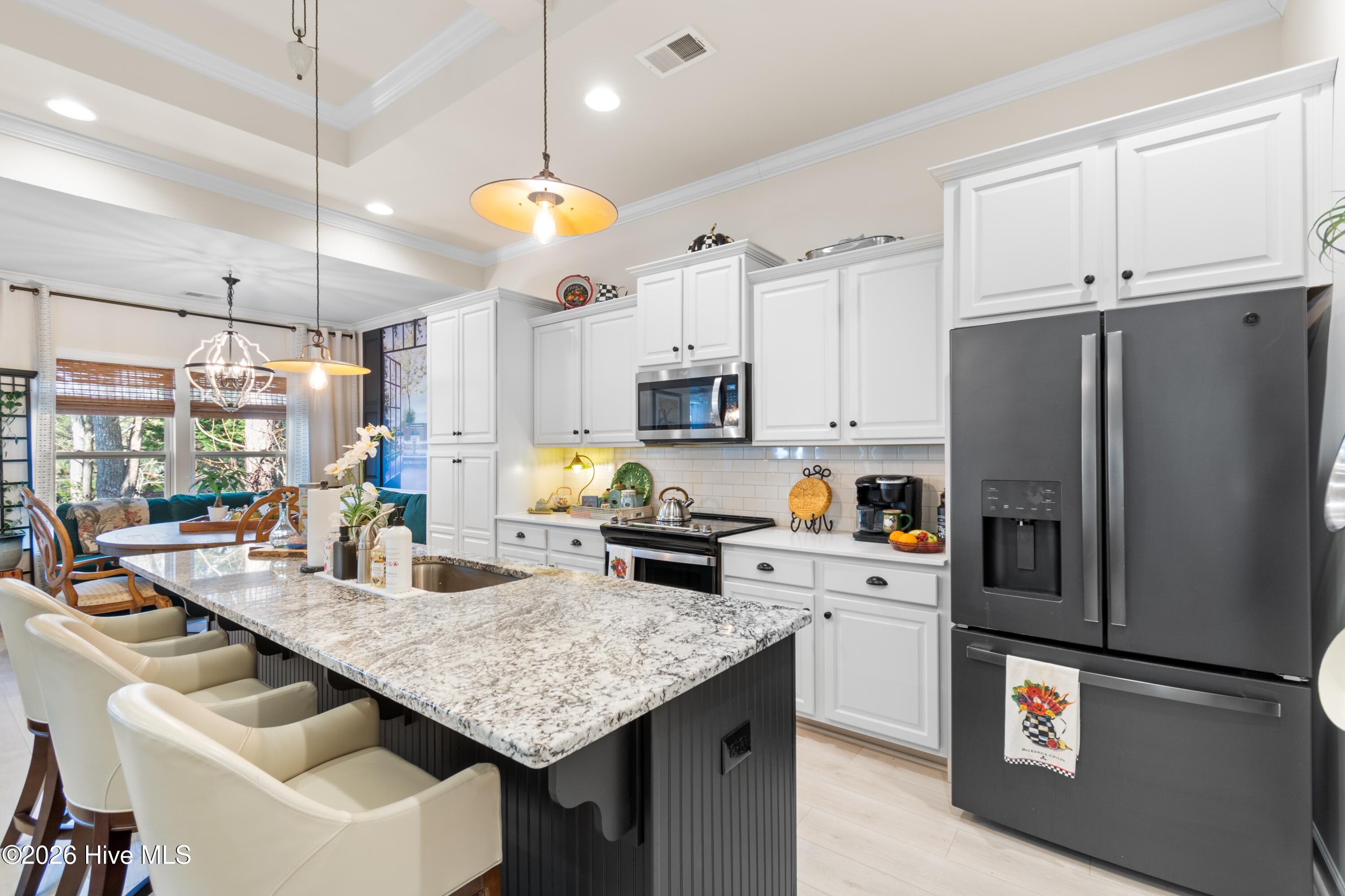 100561592 | Photo 15