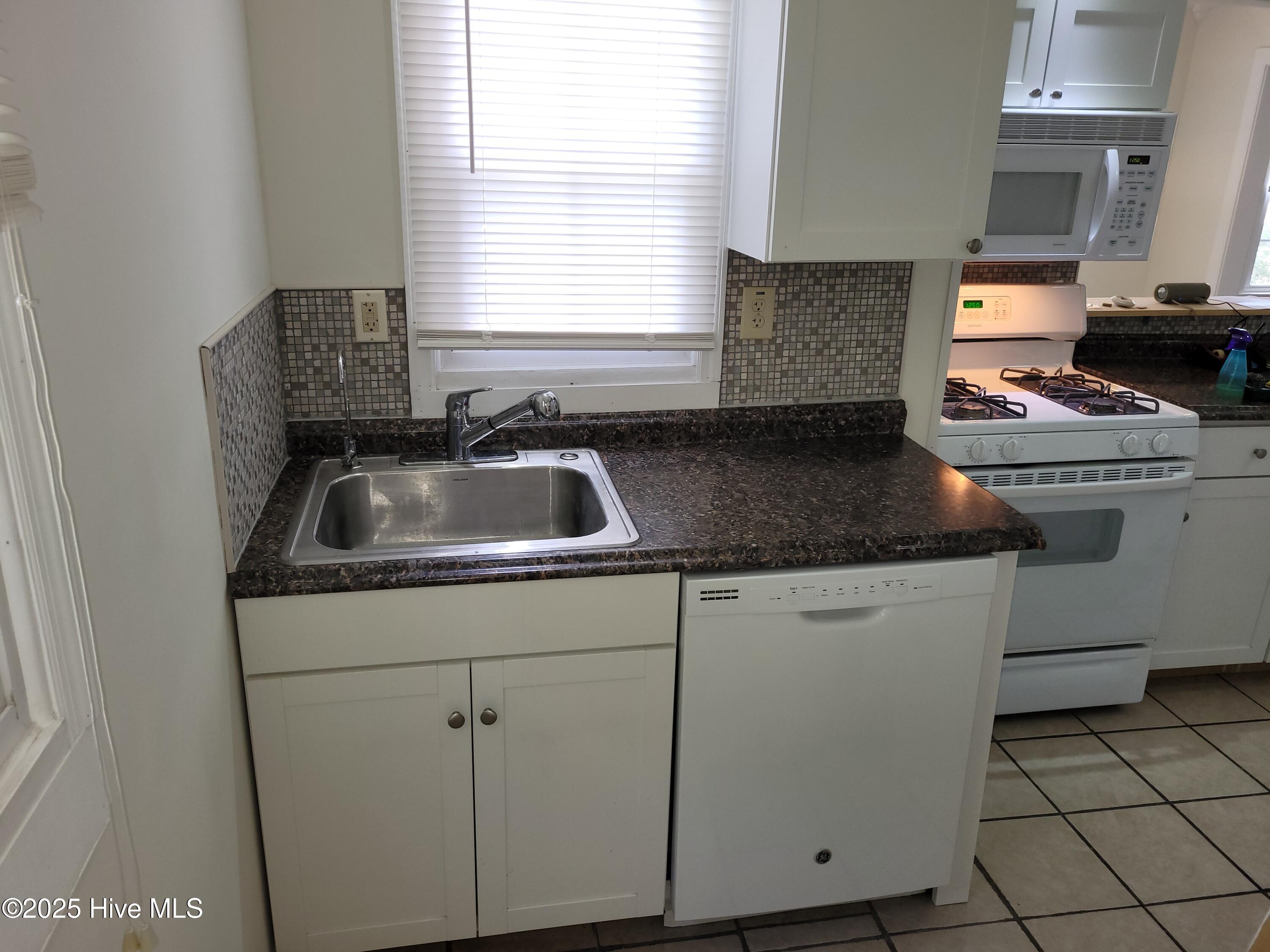 100531827 | Photo 12