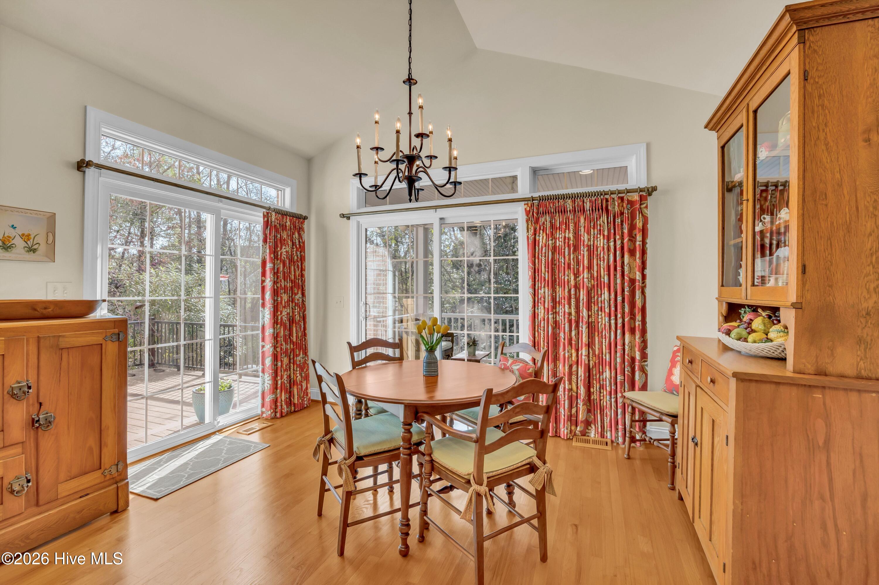 100559758 | Photo 16