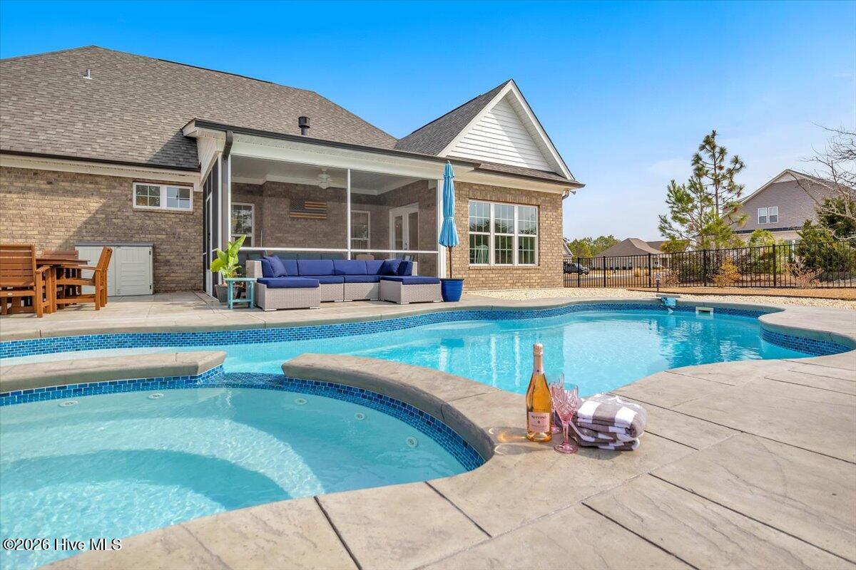 100556210 | Photo 64