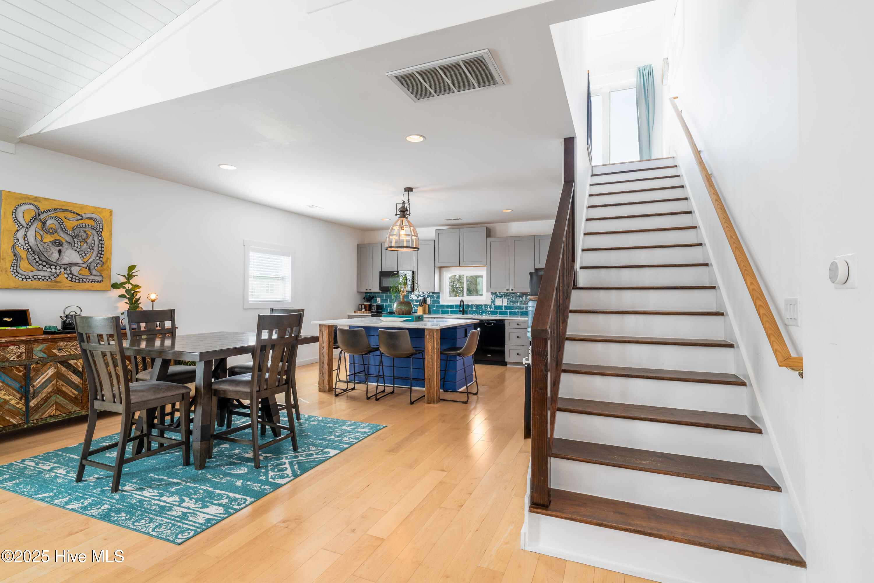 100494864 | Photo 20