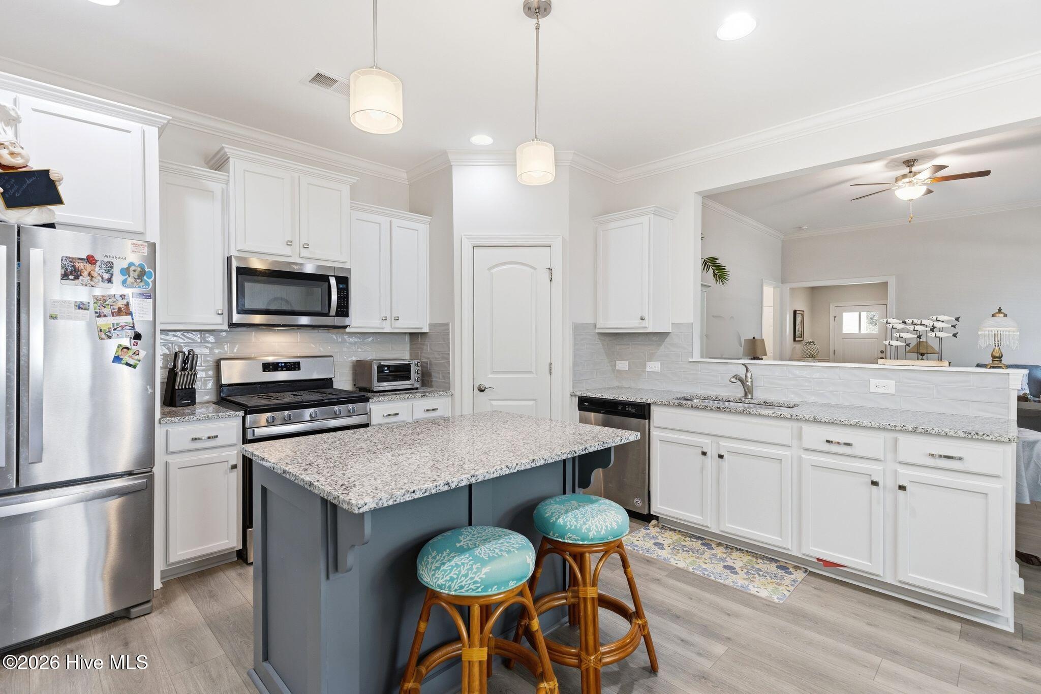 100558681 | Photo 16