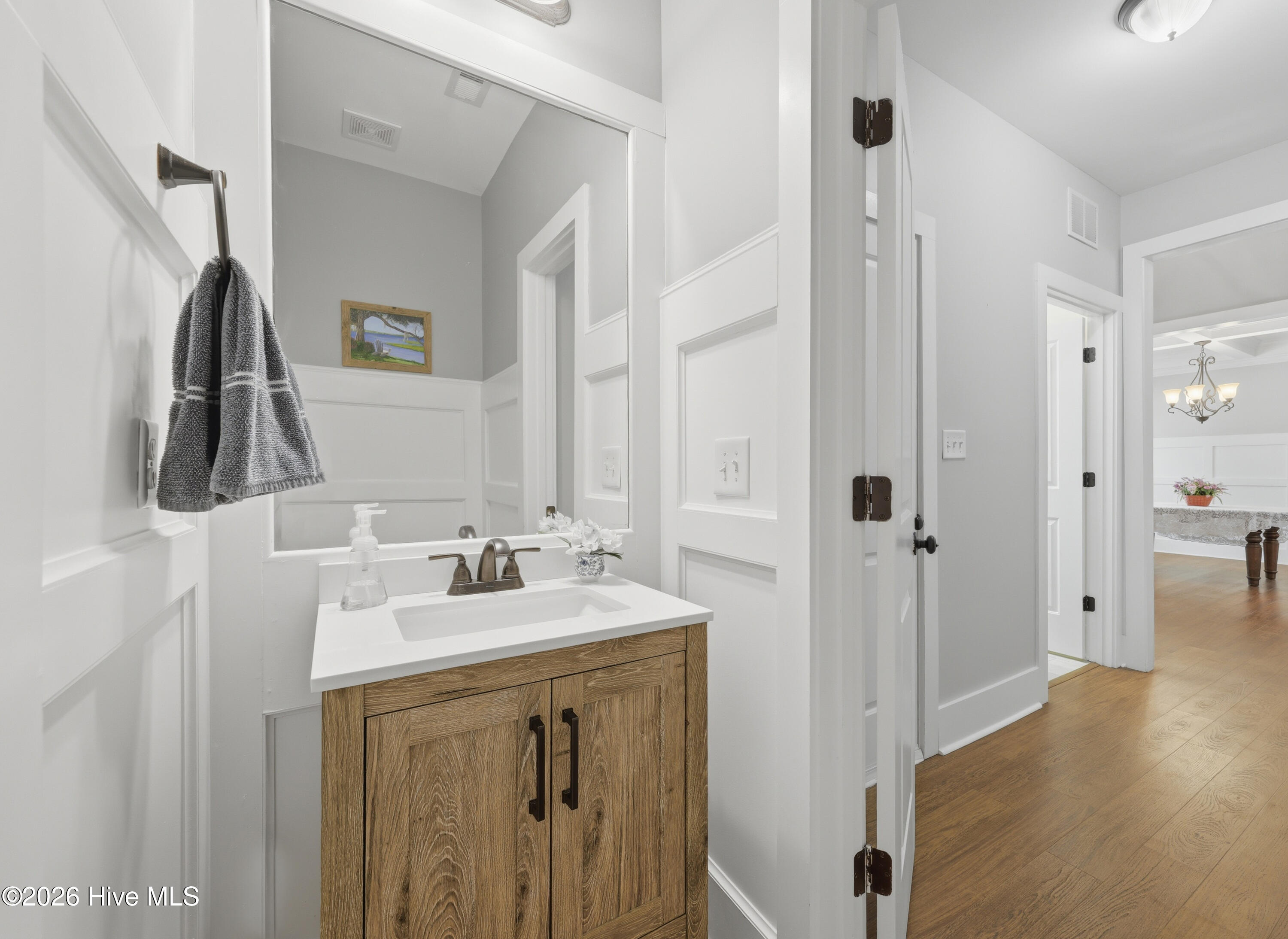 100569472 | Photo 11