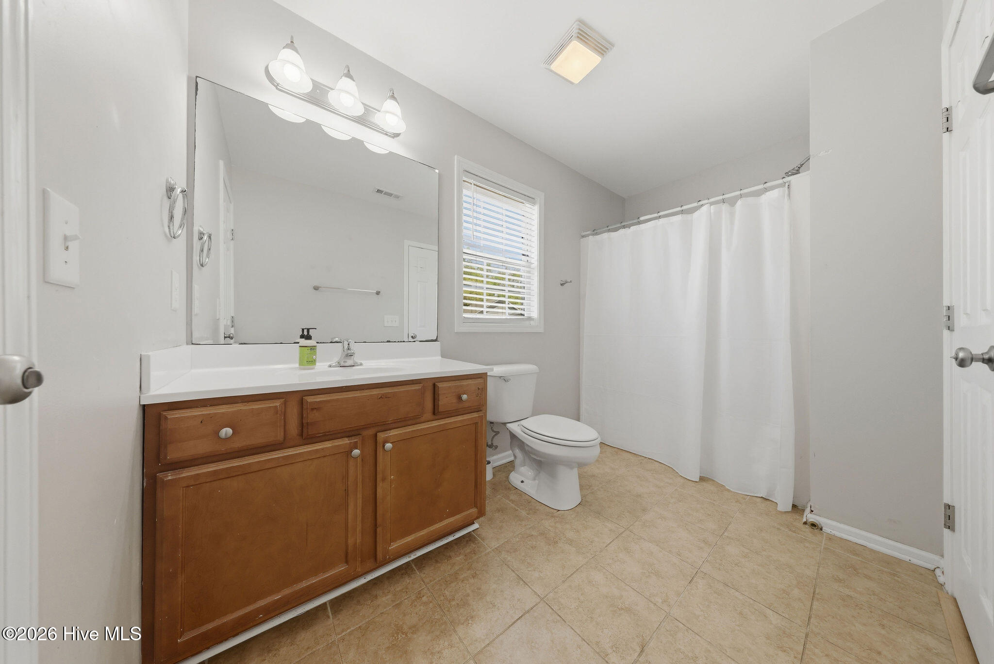 100565311 | Photo 47