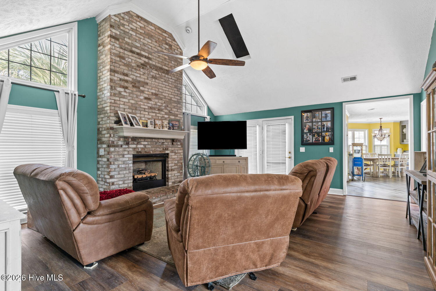 100556346 | Photo 54