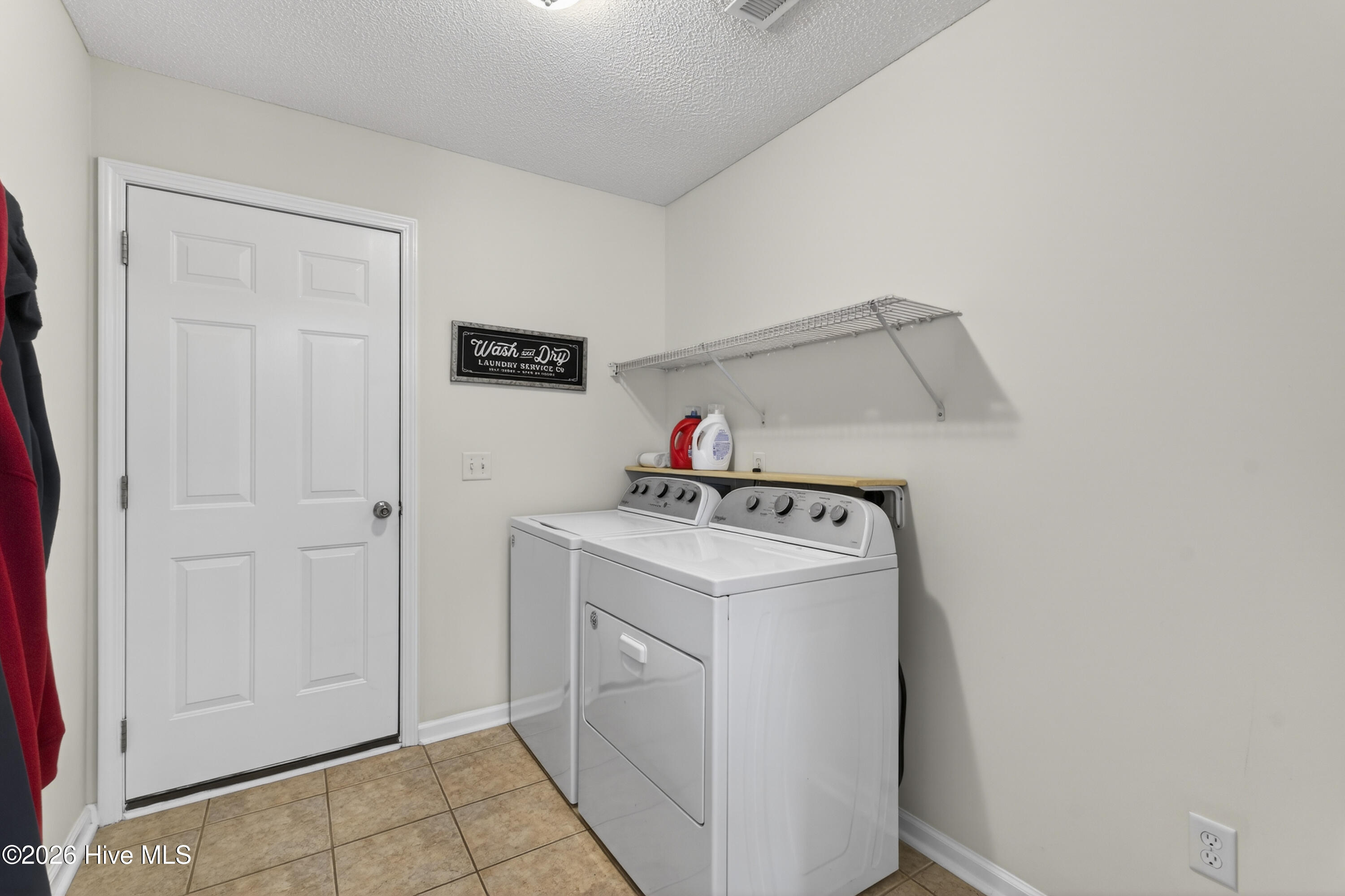 100565097 | Photo 32