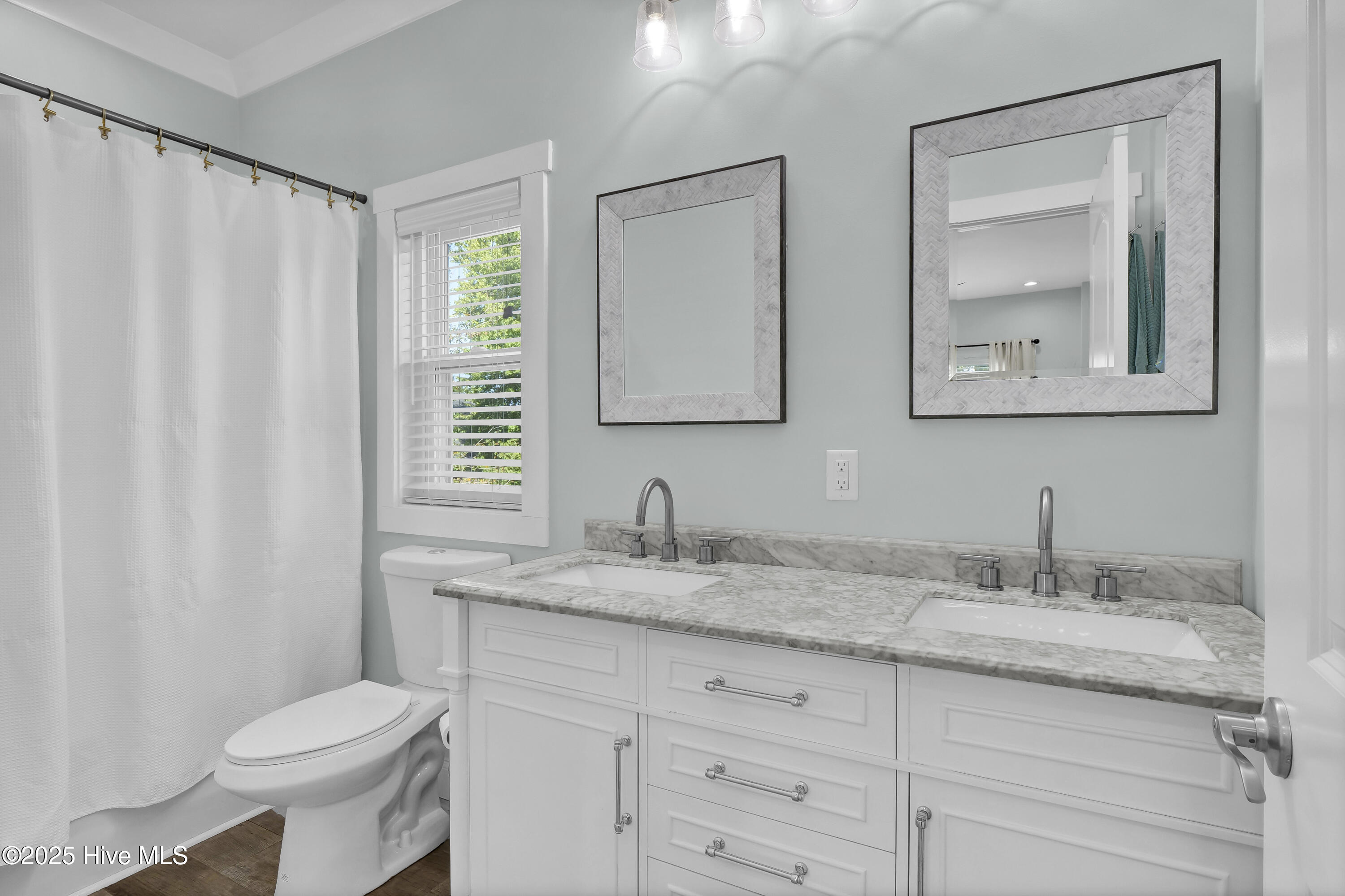 100538818 | Photo 14