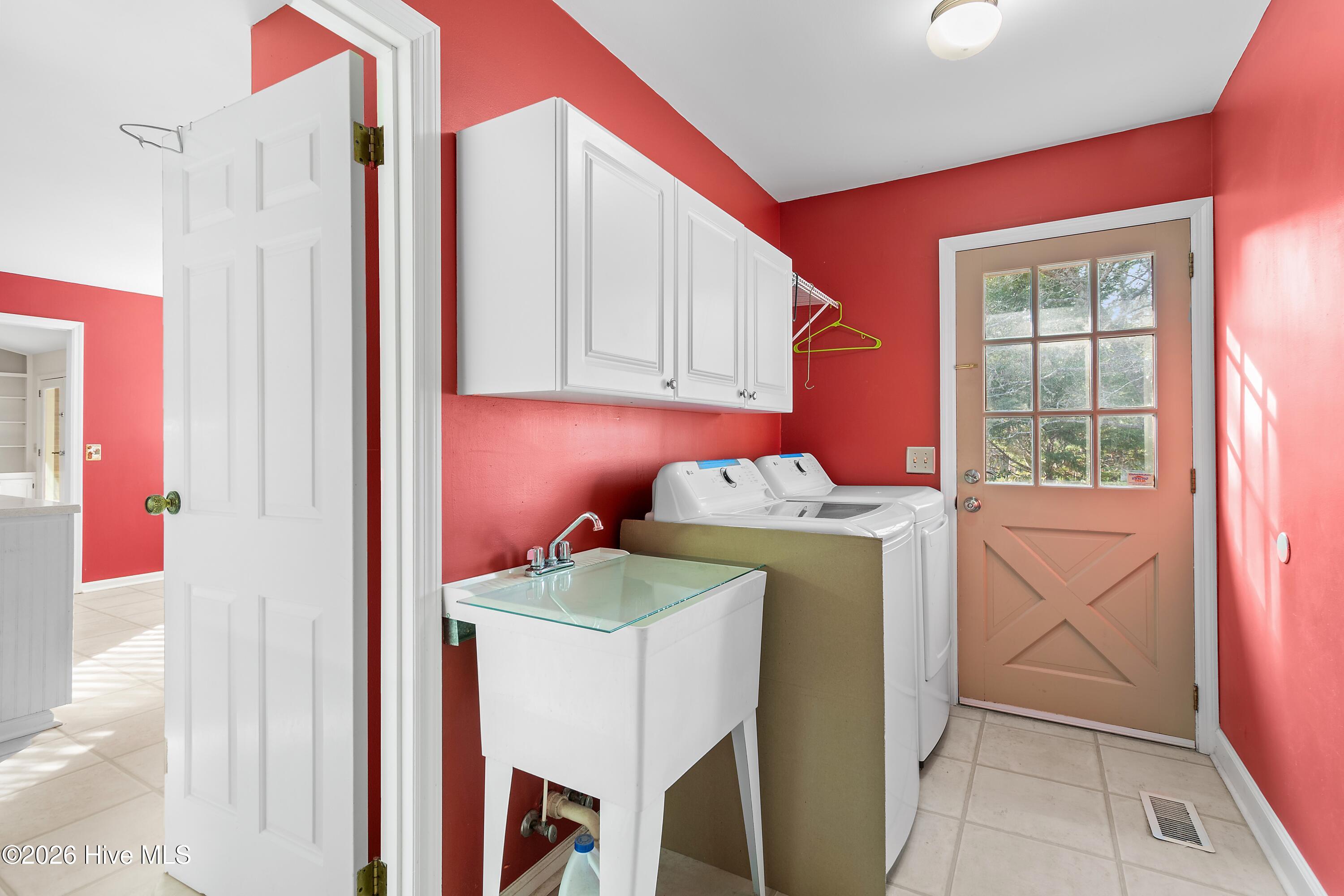 100549008 | Photo 31