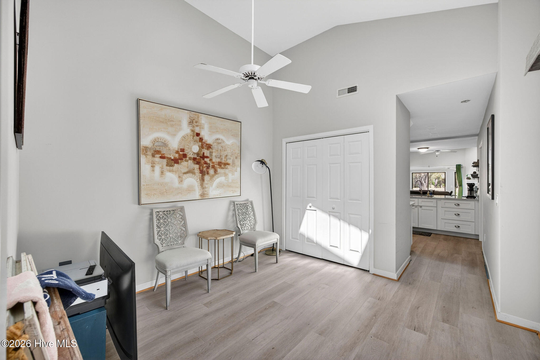 100563726 | Photo 28