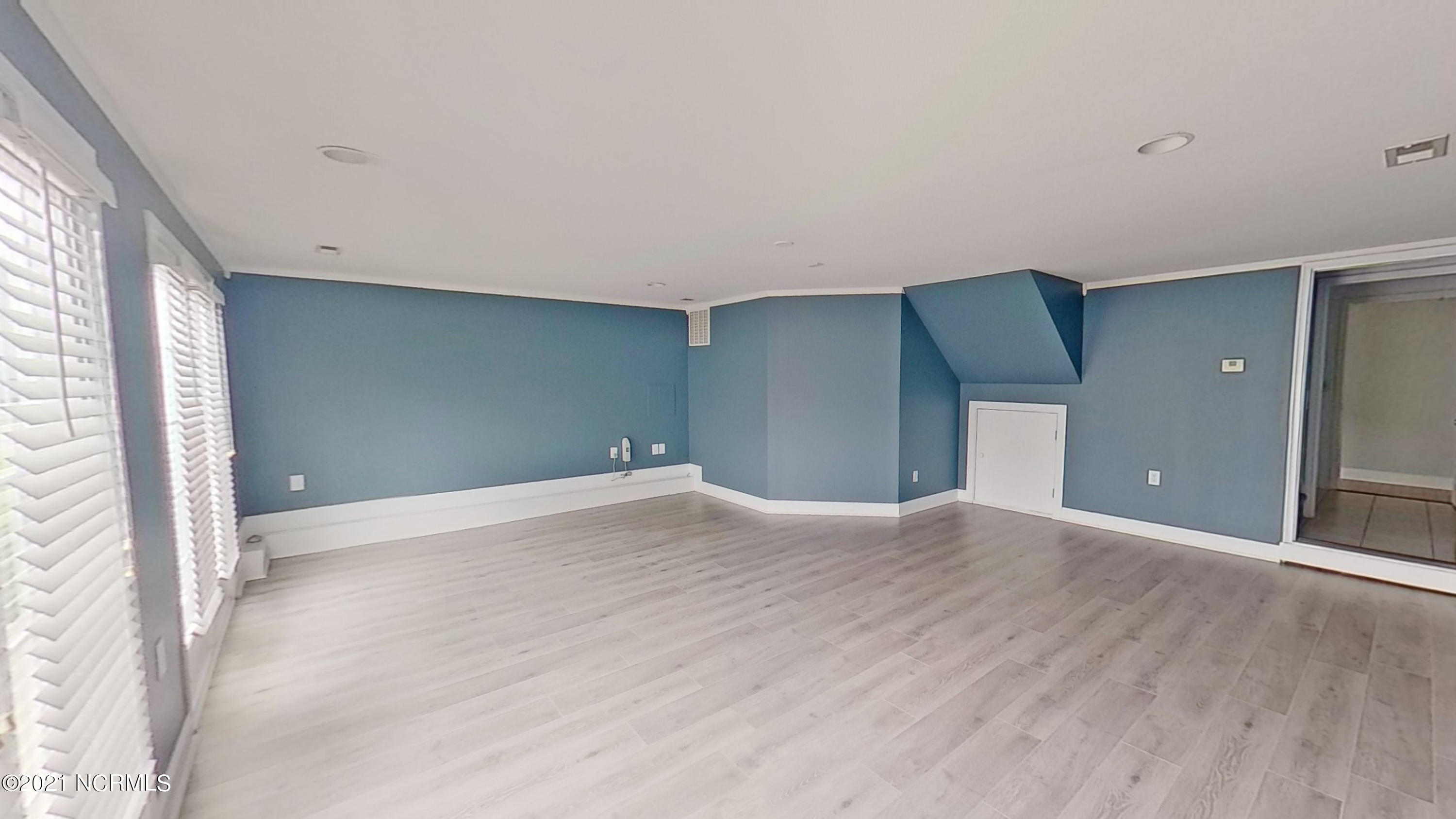 100546873 | Photo 27