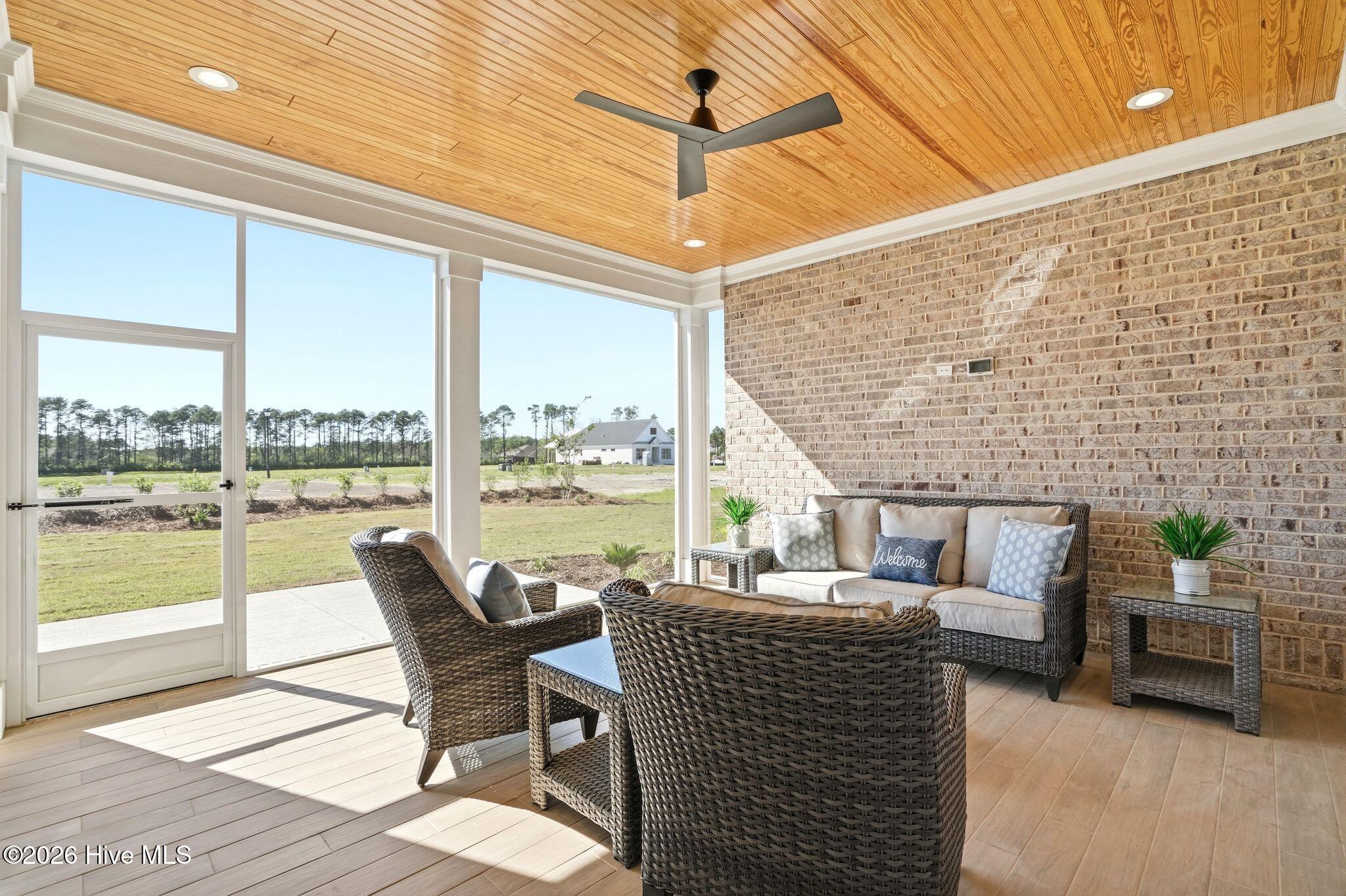 100537171 | Photo 23