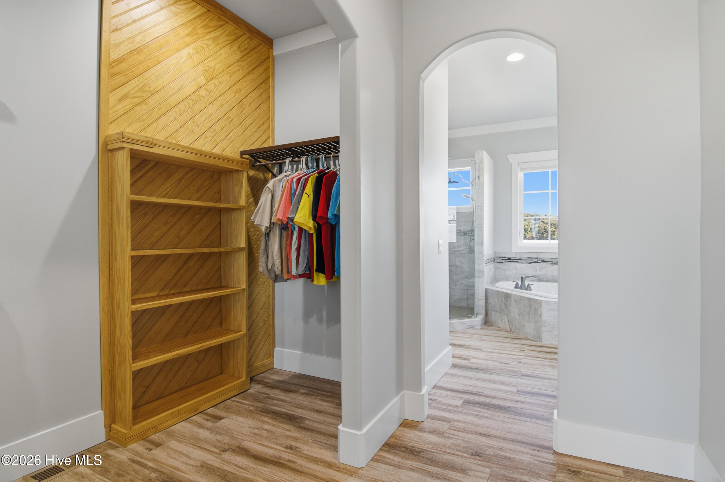 100549551 | Photo 30