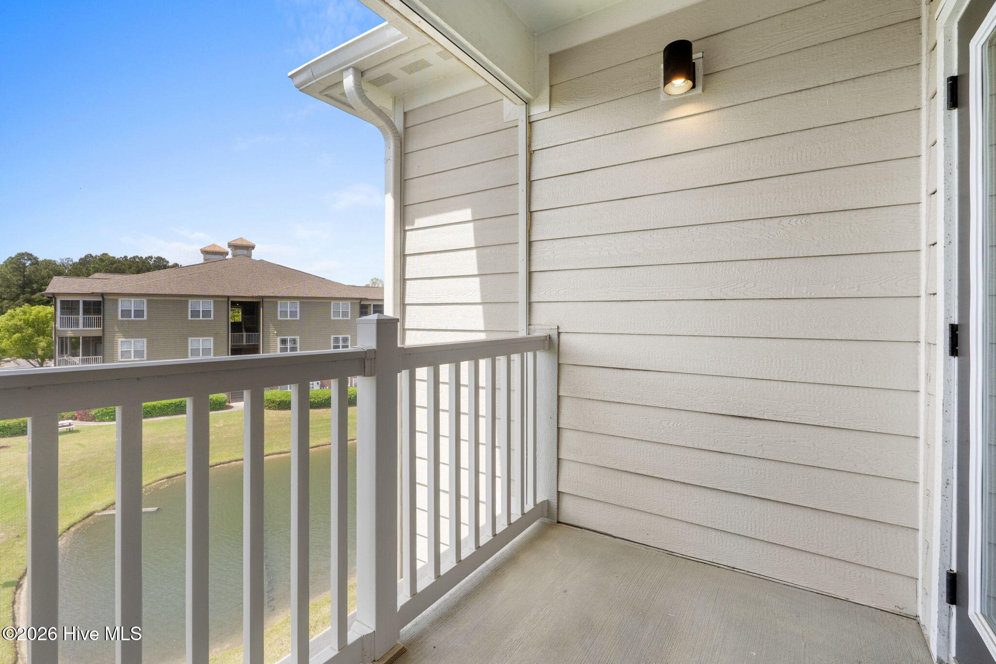 100566084 | Photo 33