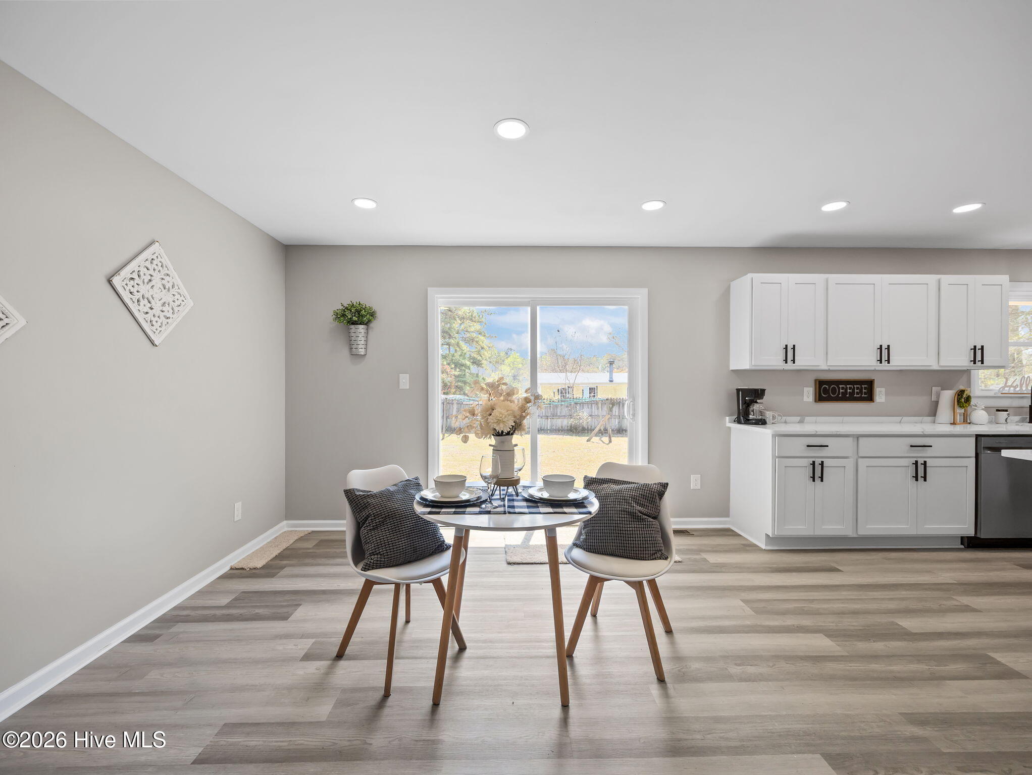 100562789 | Photo 19