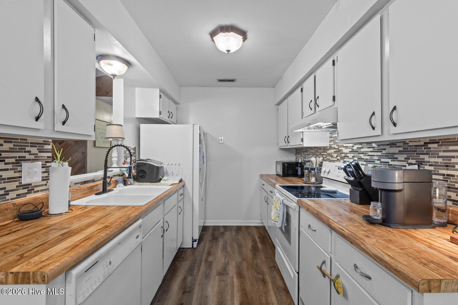 100569037 | Photo 15